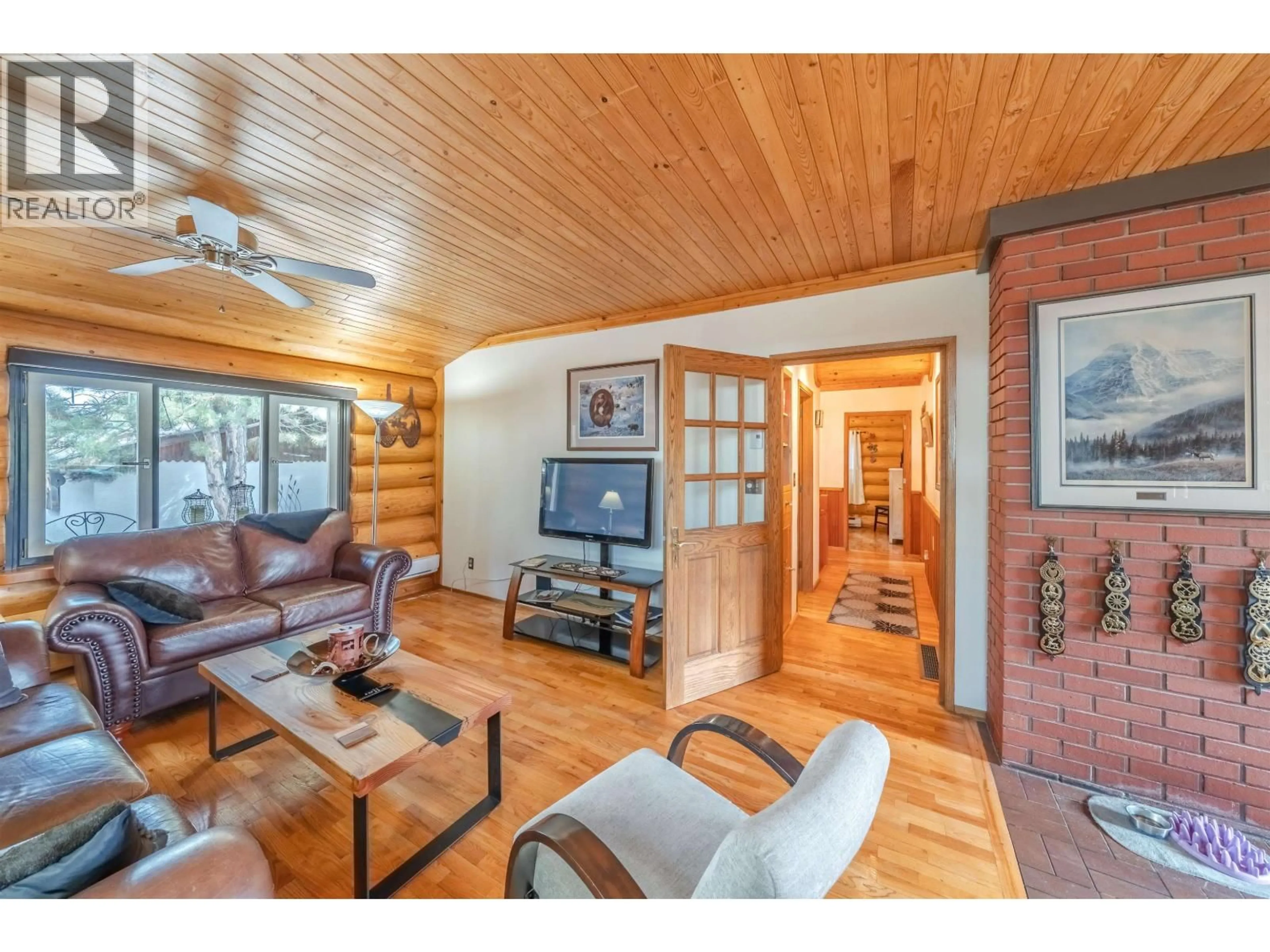 Living room with furniture, wood/laminate floor for 5031 GLOINNZUN DRIVE, 108 Mile Ranch British Columbia V0K2Z0