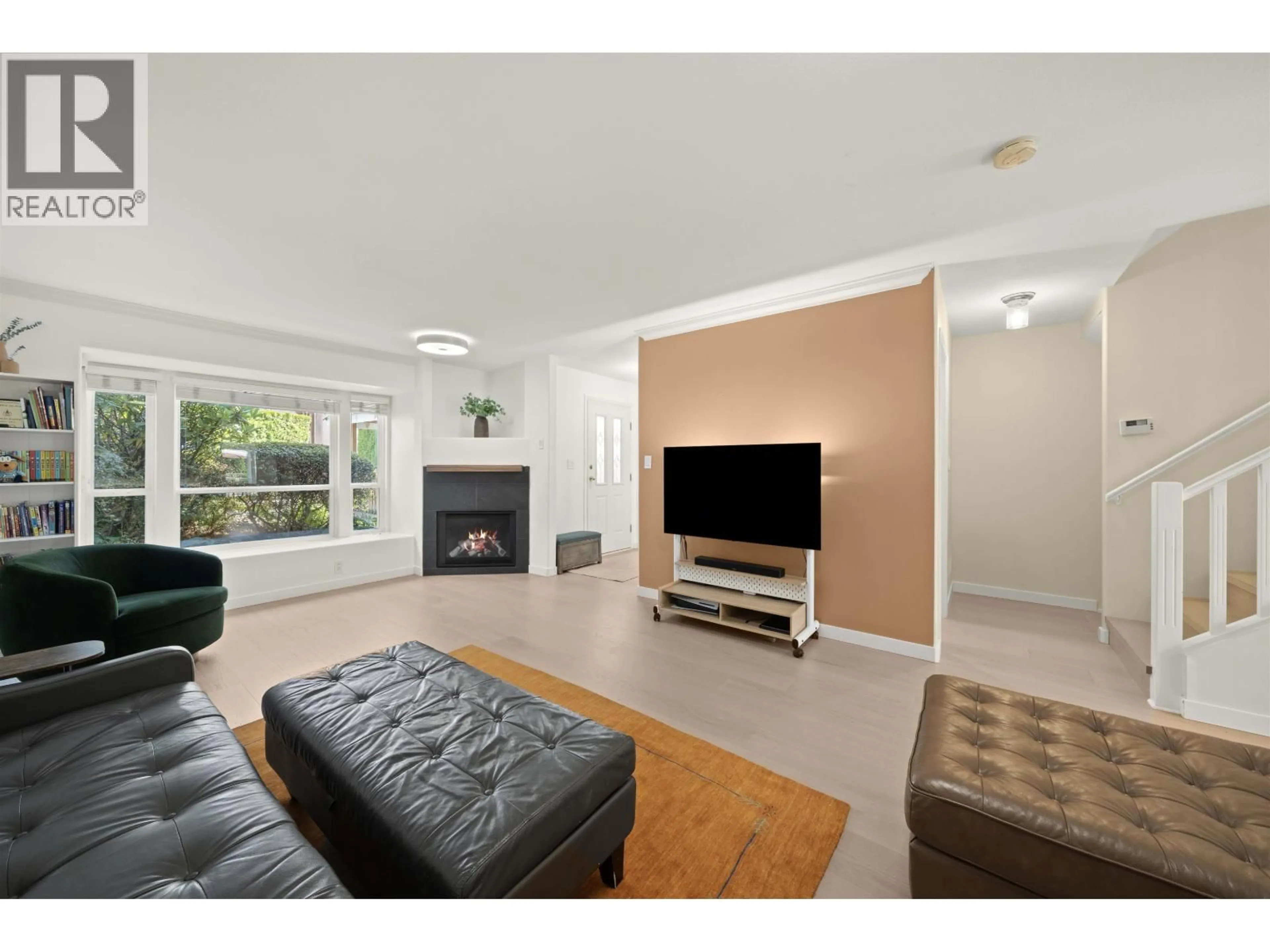 Living room with furniture, unknown for 111 - 225 6TH STREET, North Vancouver British Columbia V7L1P4