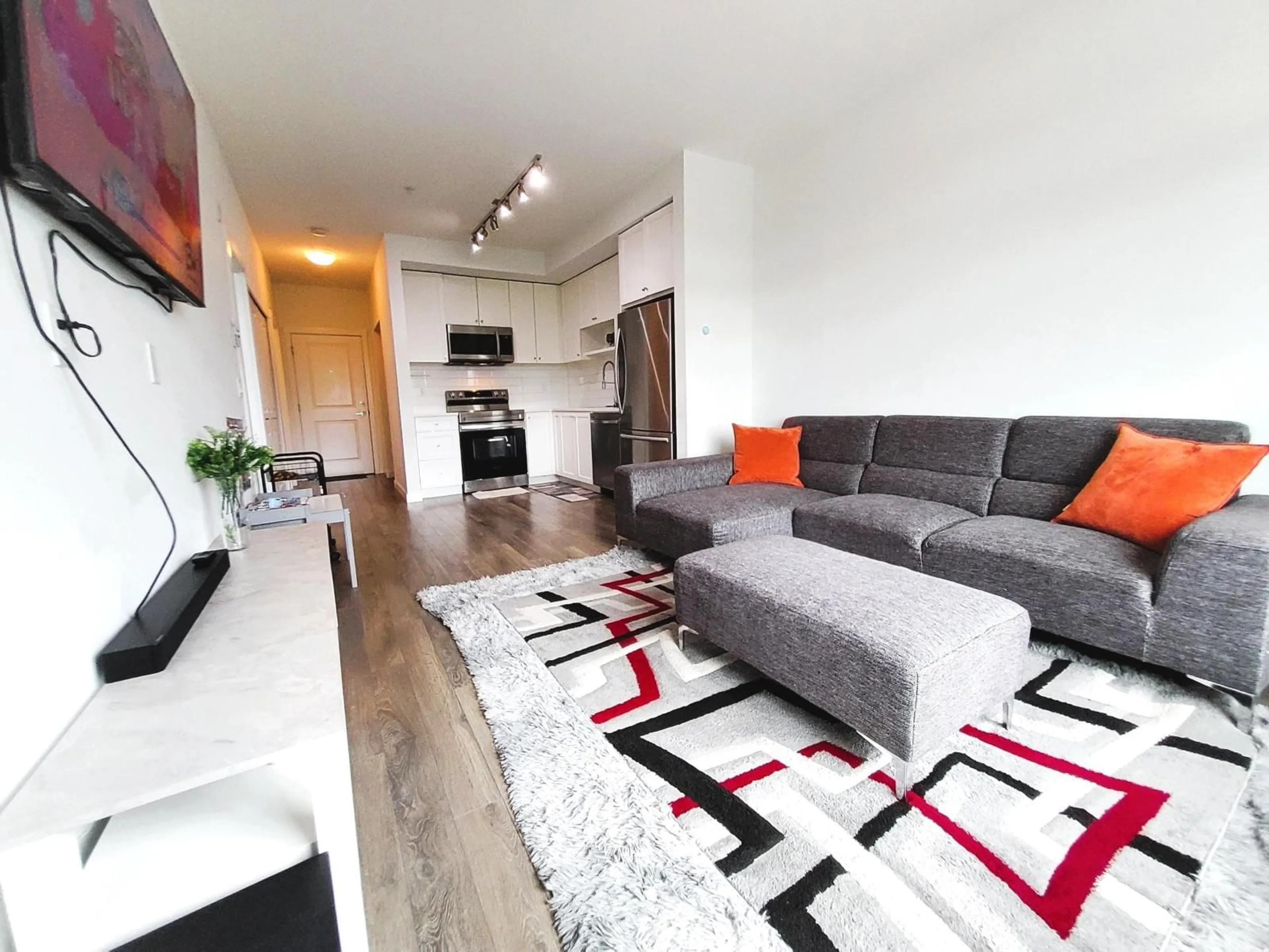 Living room with furniture, unknown for 502 - 13623 81A, Surrey British Columbia V3W3N7