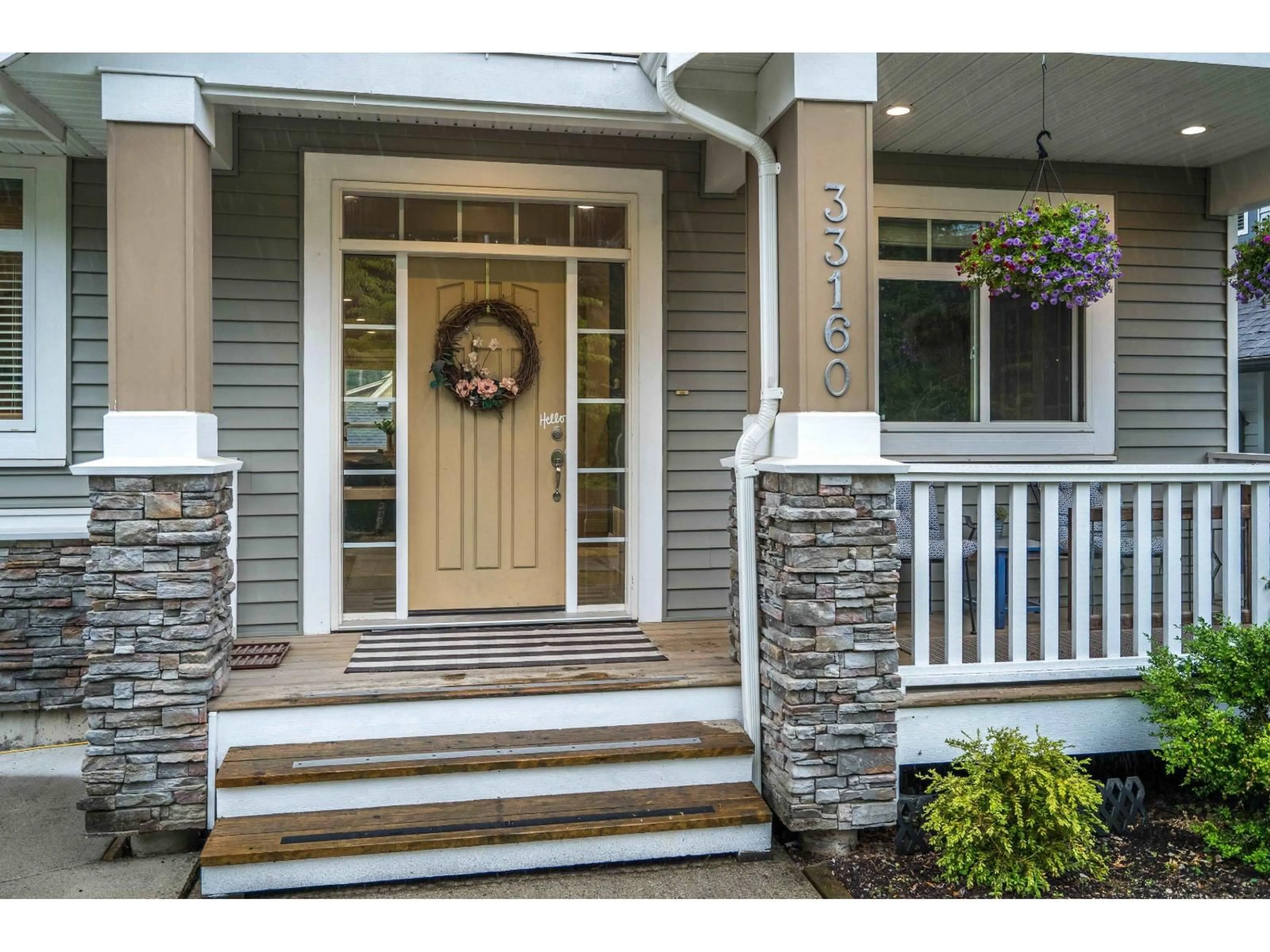 Indoor entryway for 33160 TUNBRIDGE, Mission British Columbia V2V0C2