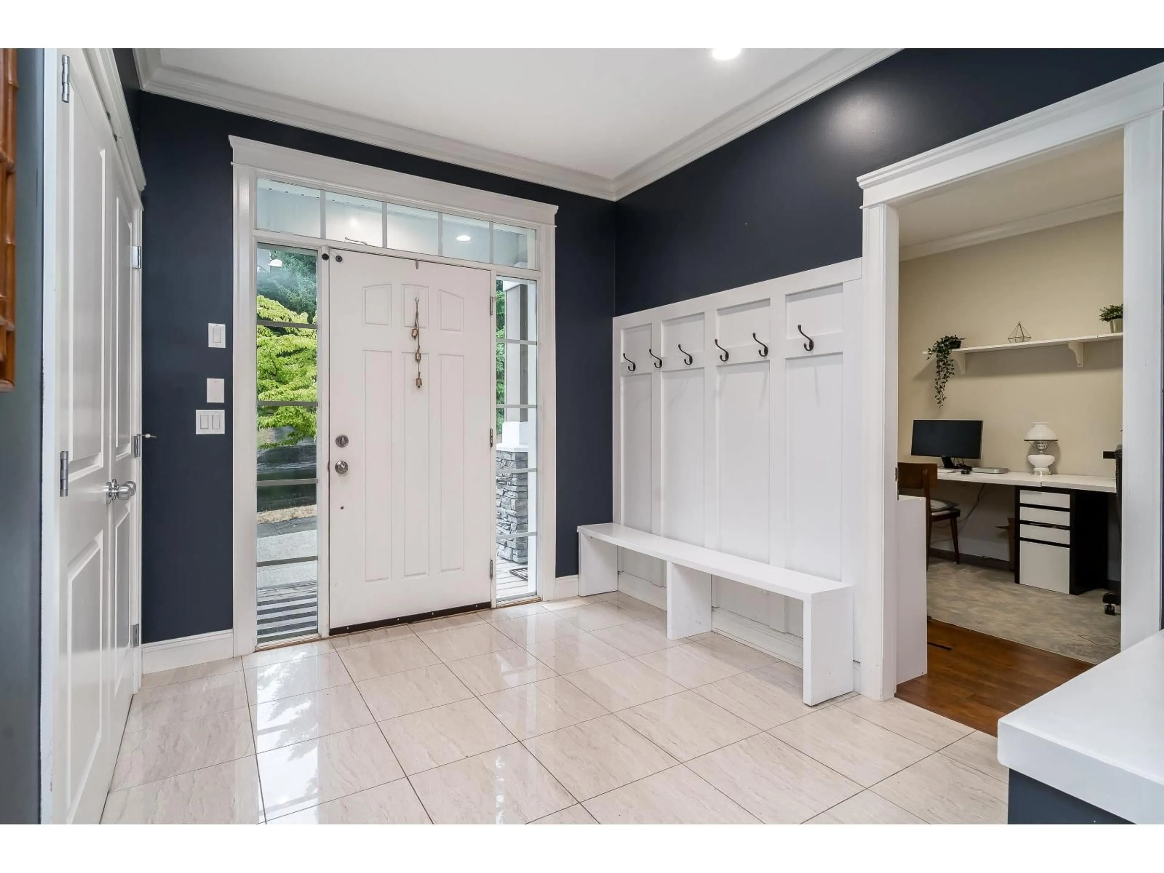 Indoor entryway for 33160 TUNBRIDGE, Mission British Columbia V2V0C2
