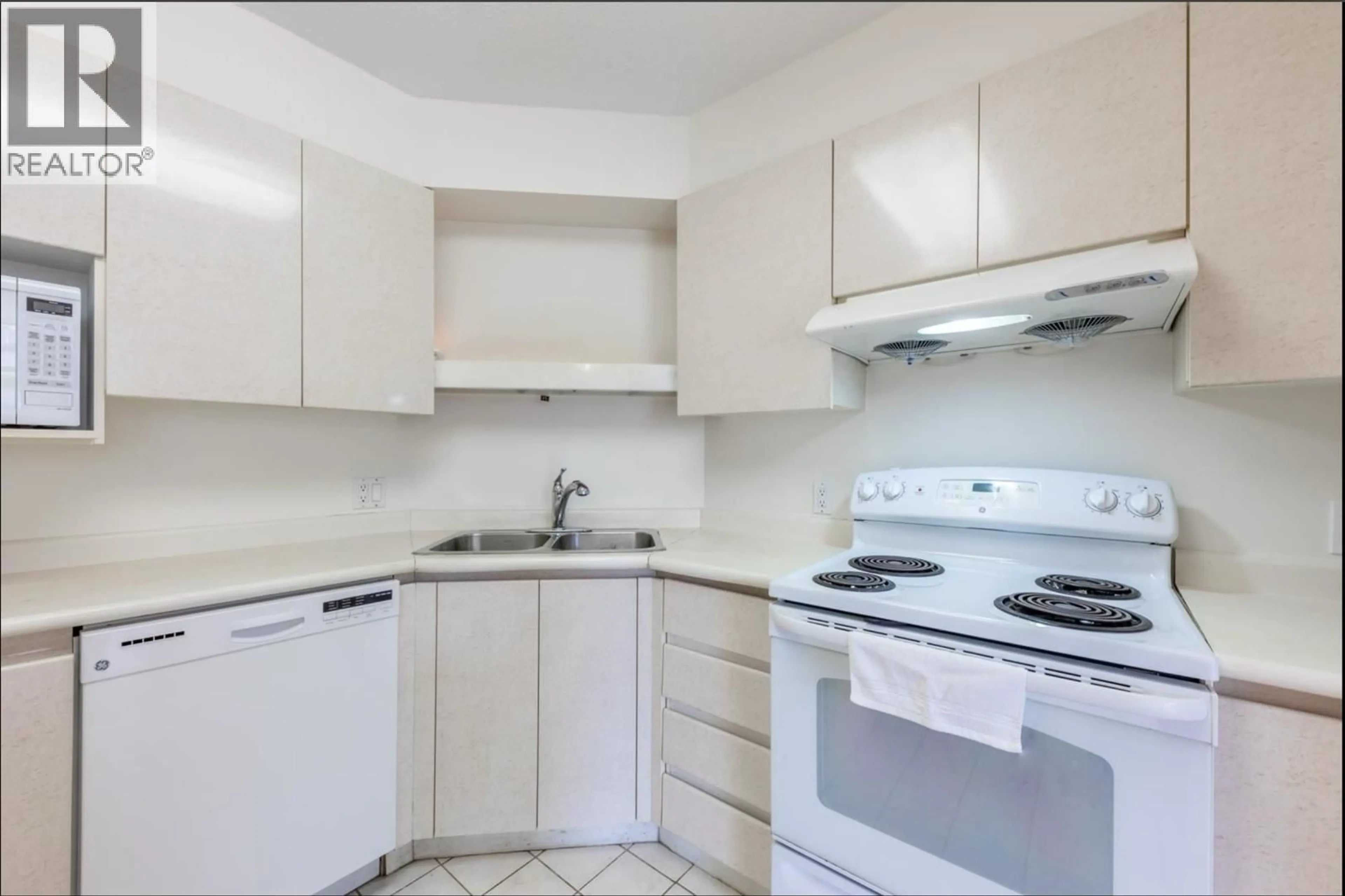 Standard kitchen, unknown for 605 - 7995 WESTMINSTER HIGHWAY, Richmond British Columbia V6X3Y5