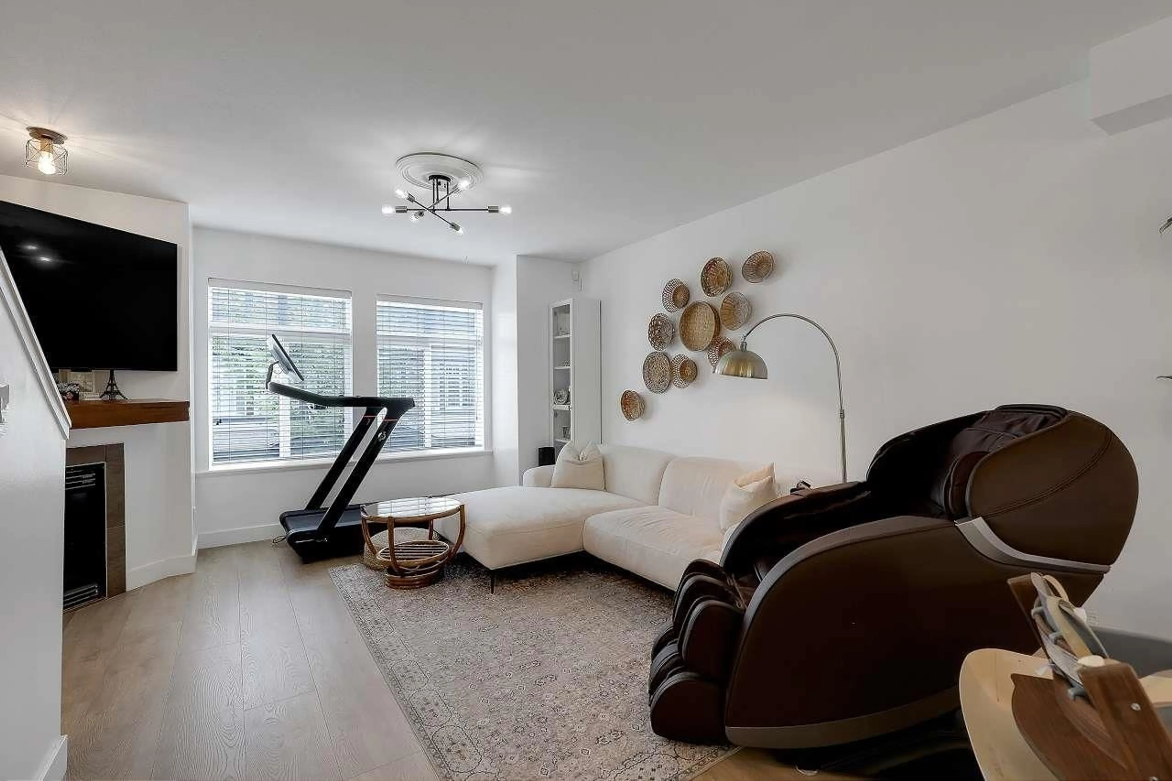 Living room with furniture, unknown for 20 - 19448 68 AVENUE, Surrey British Columbia V4N5V5