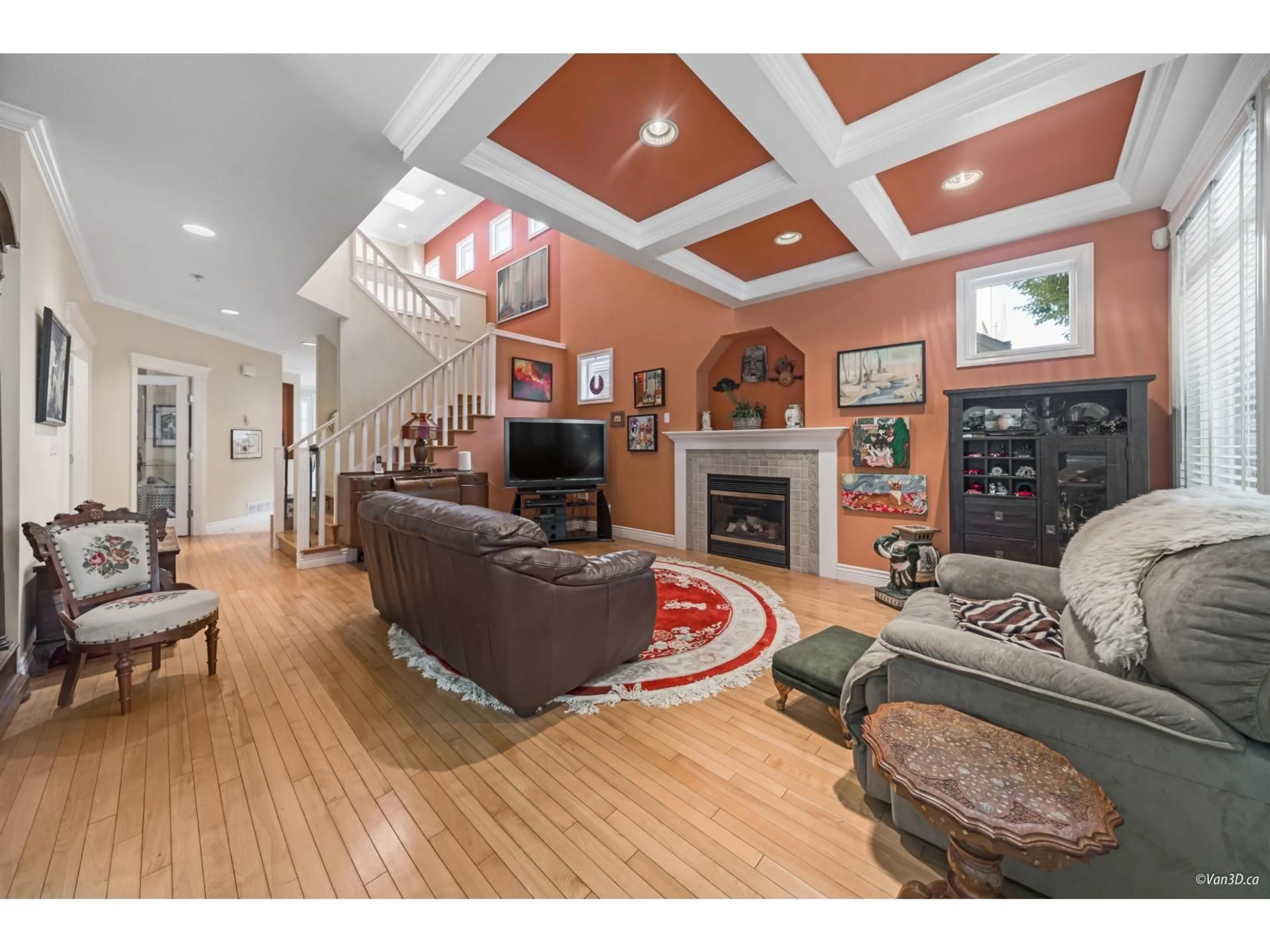 Living room with furniture, wood/laminate floor for 15210 29A, Surrey British Columbia V4P3K4