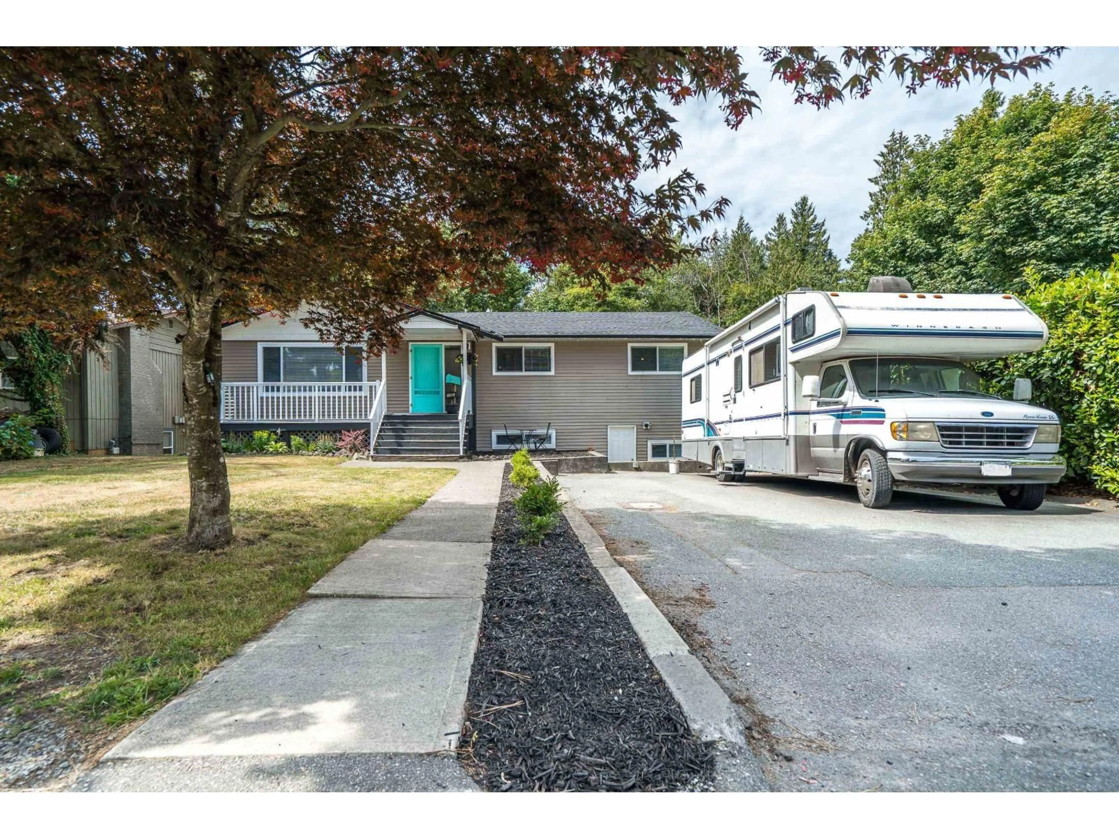 Home with vinyl exterior material, street for 11135 PARTRIDGE, Surrey British Columbia V3R5B1