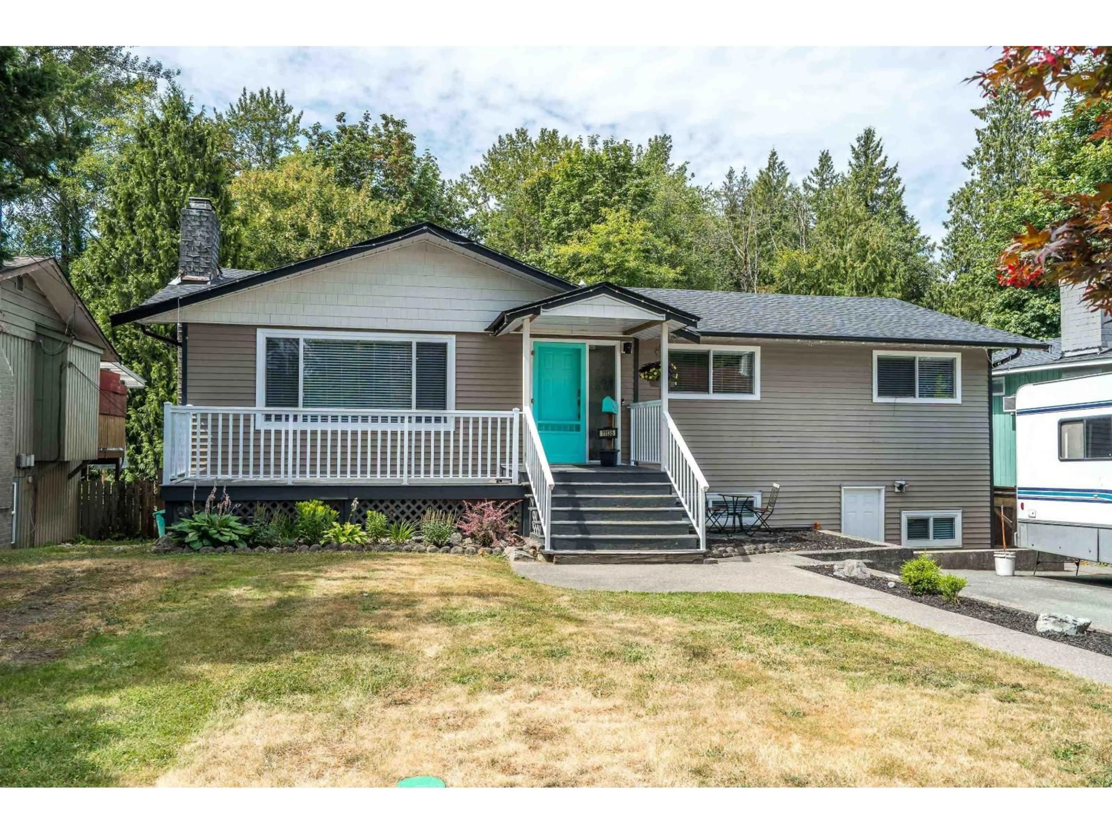 Home with vinyl exterior material, street for 11135 PARTRIDGE, Surrey British Columbia V3R5B1