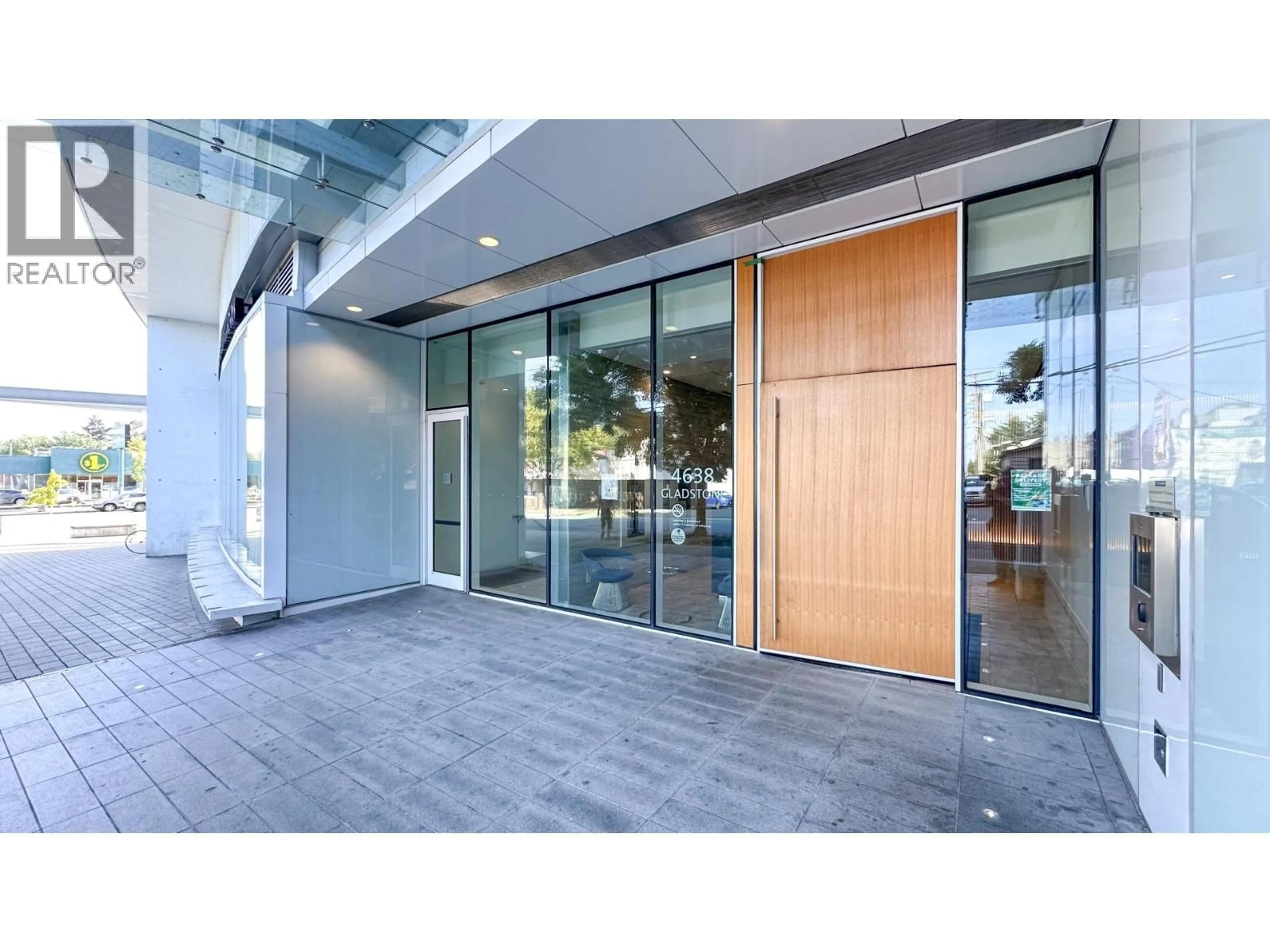 Indoor foyer for 609 - 4638 GLADSTONE STREET, Vancouver British Columbia V5N0G5