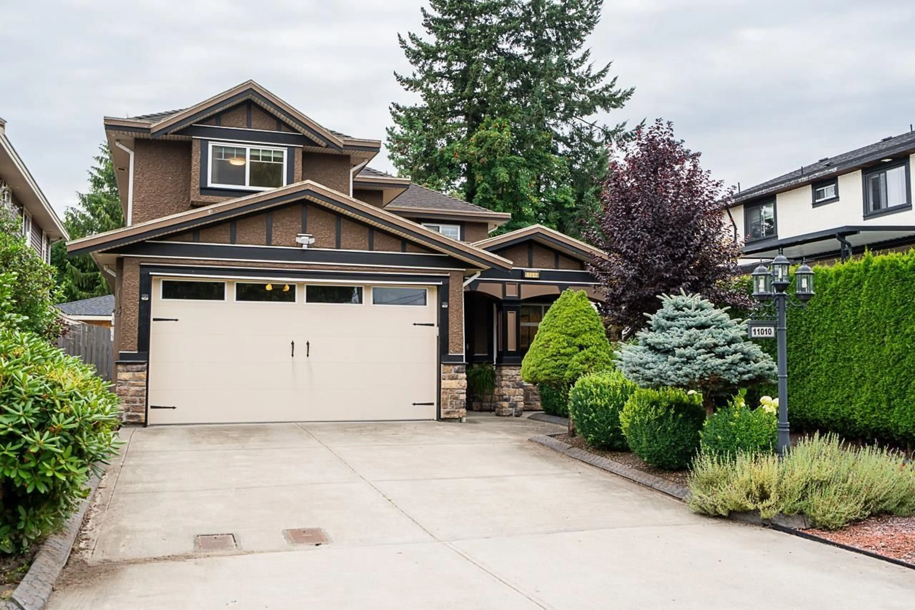 Home with vinyl exterior material, street for 11010 83, Delta British Columbia V4C2G2