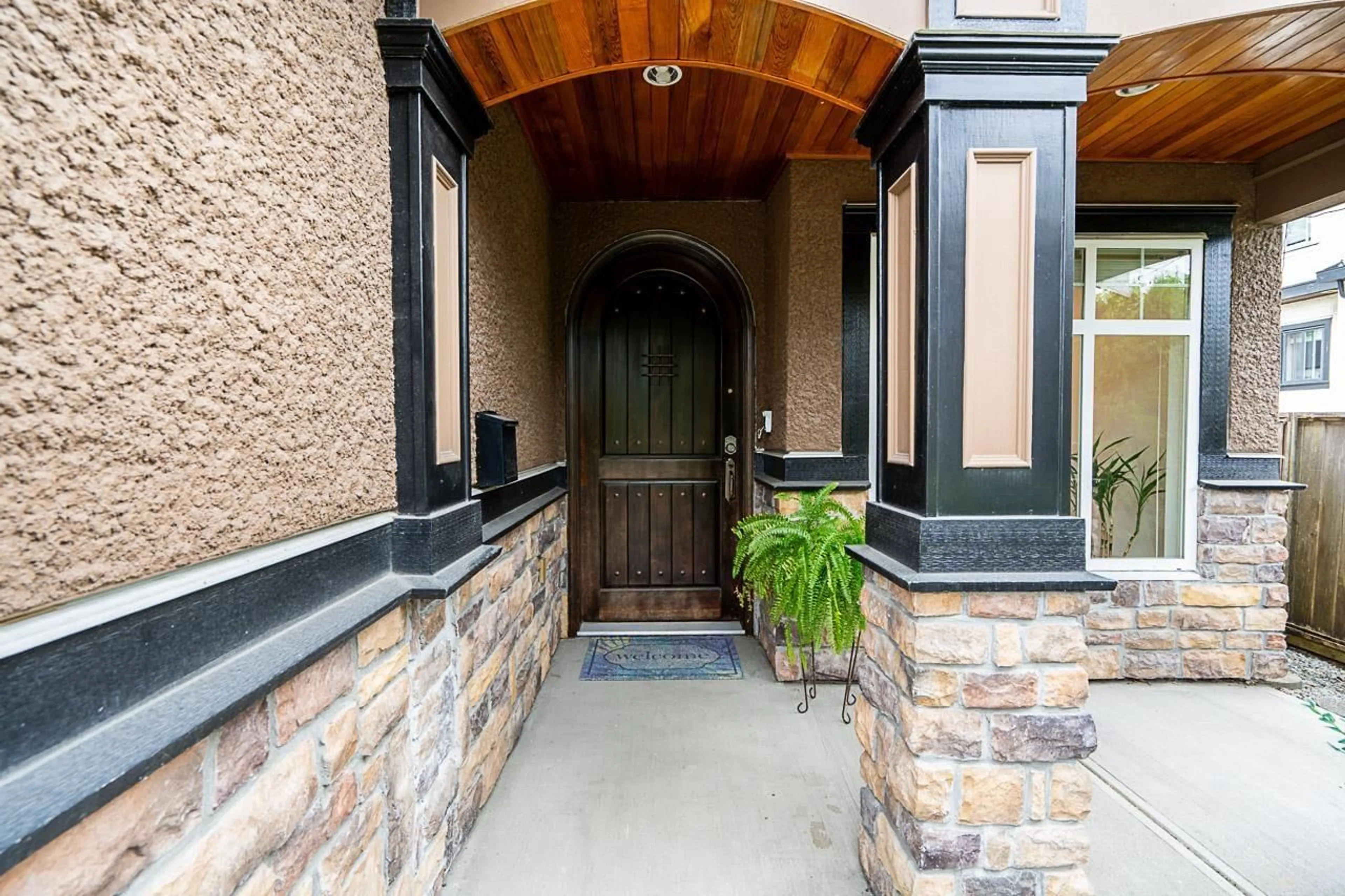 Indoor entryway for 11010 83, Delta British Columbia V4C2G2