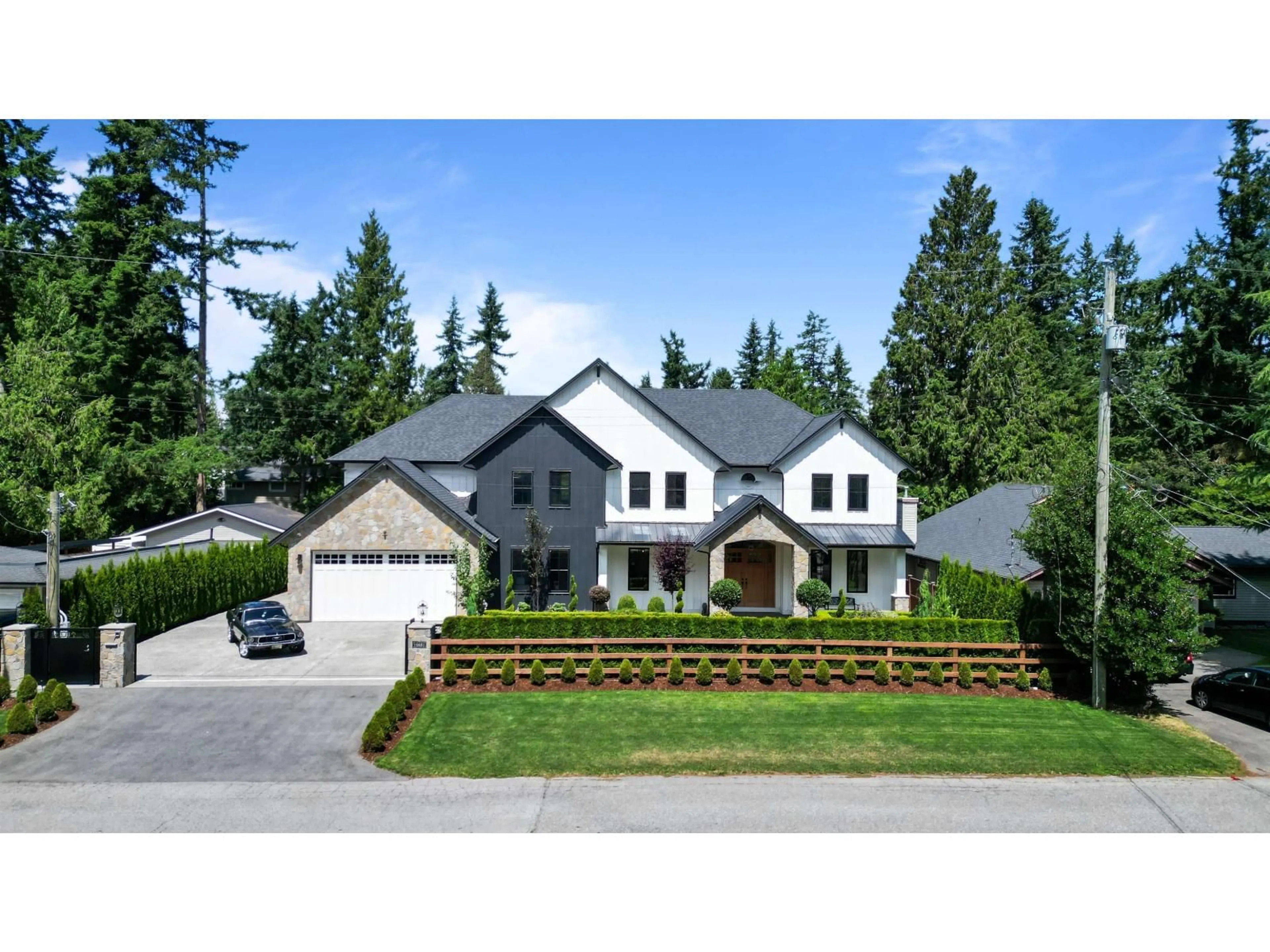 A pic from outside/outdoor area/front of a property/back of a property/a pic from drone, street for 19851 37, Langley British Columbia V3A2S4