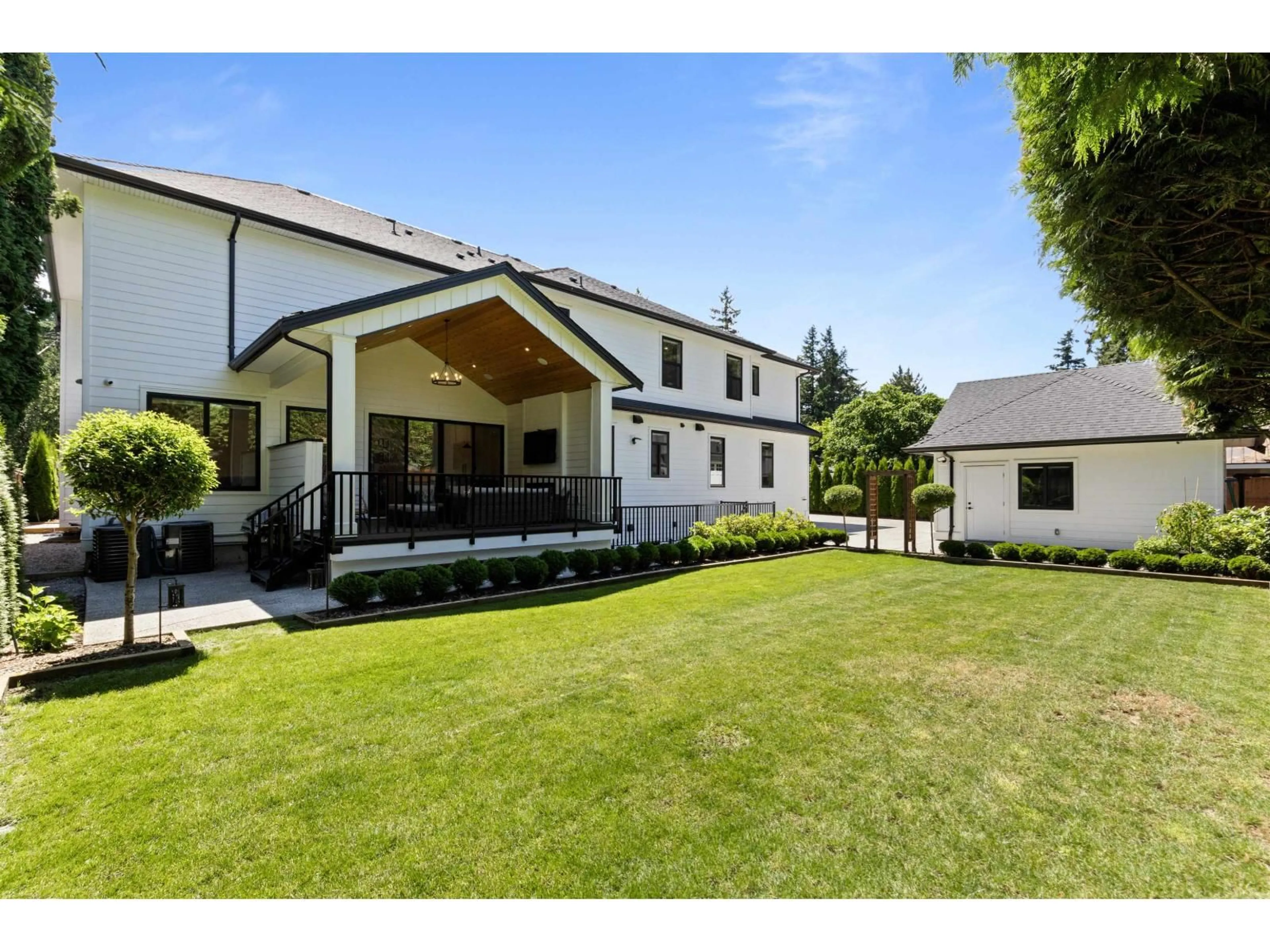 Patio, mountain view for 19851 37, Langley British Columbia V3A2S4