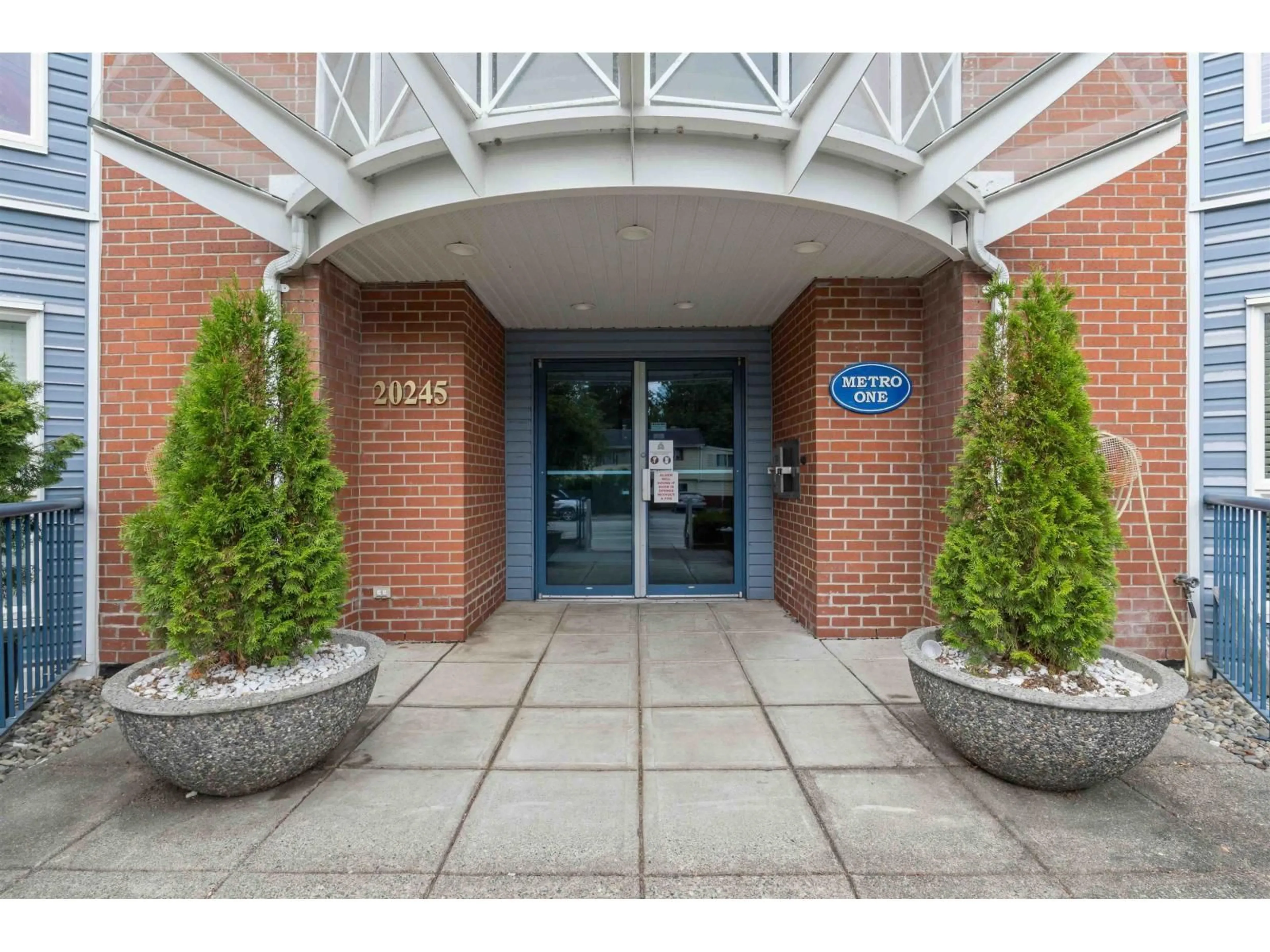 Indoor foyer for 307 - 20245 53, Langley British Columbia V3A3V2