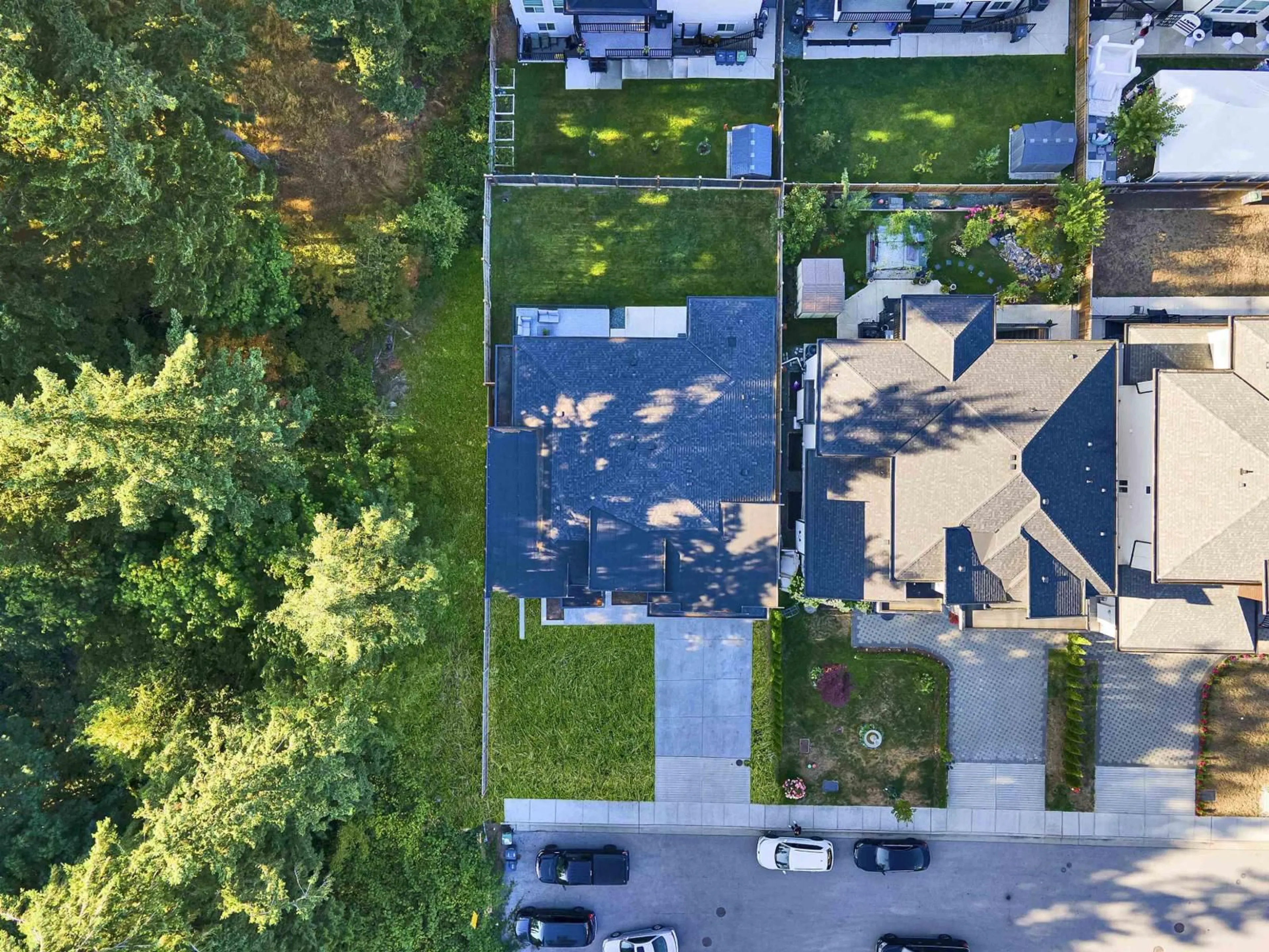 A pic from outside/outdoor area/front of a property/back of a property/a pic from drone, city buildings view from balcony for 19691 32A, Langley British Columbia V3A0N9
