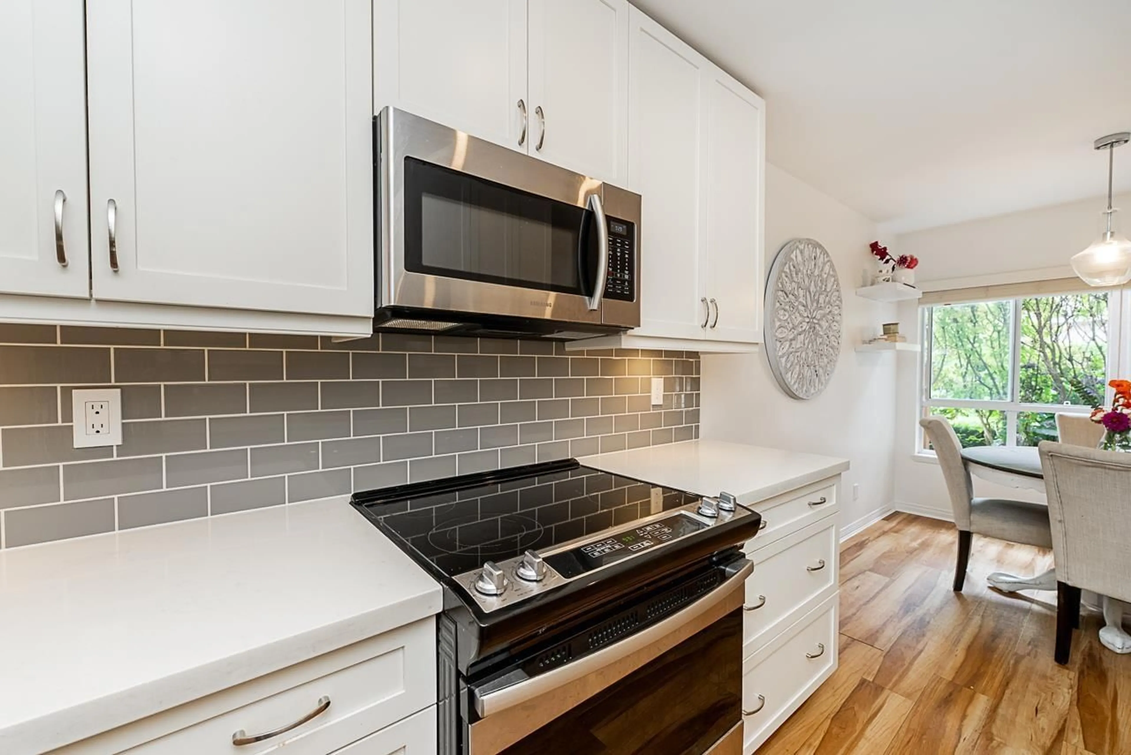 Standard kitchen, unknown for 106 - 15550 26, Surrey British Columbia V4P1C6