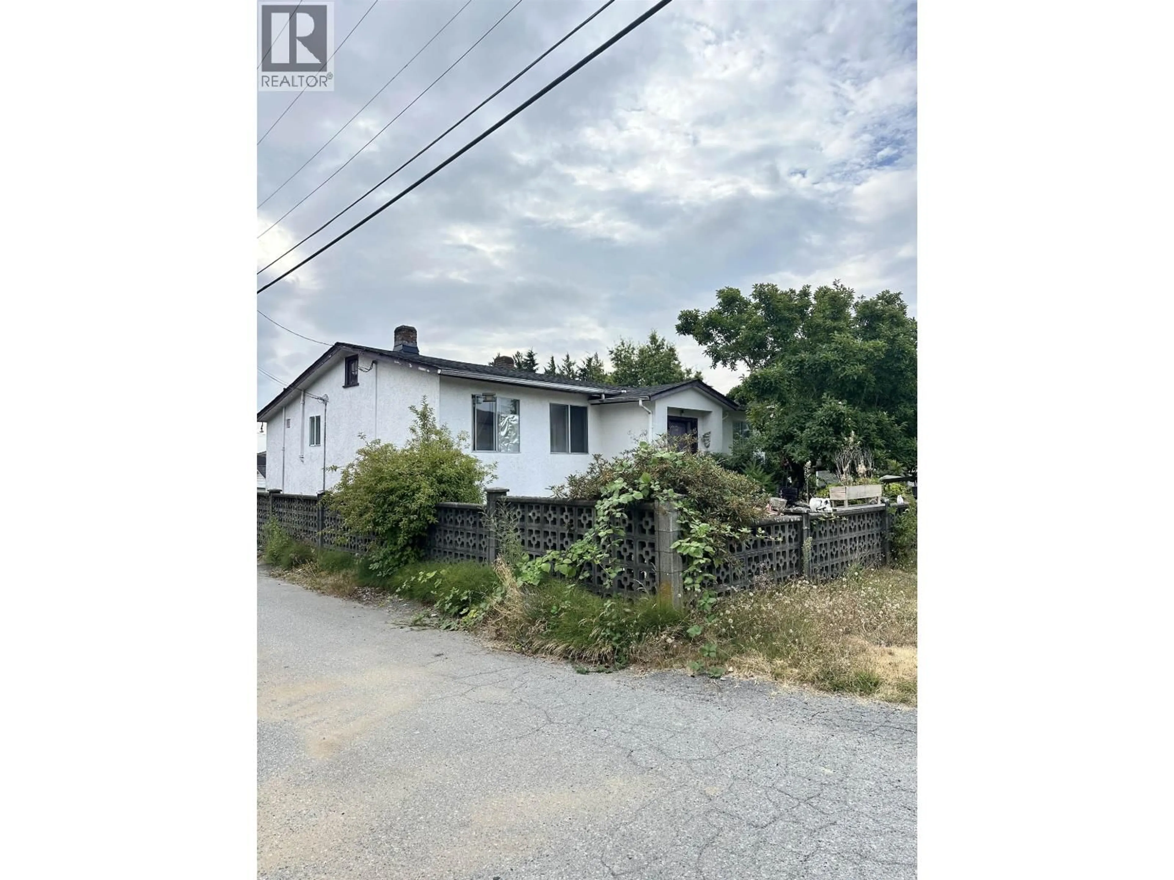 A pic from outside/outdoor area/front of a property/back of a property/a pic from drone, street for 7830 YUKON STREET, Vancouver British Columbia V5X2Y5