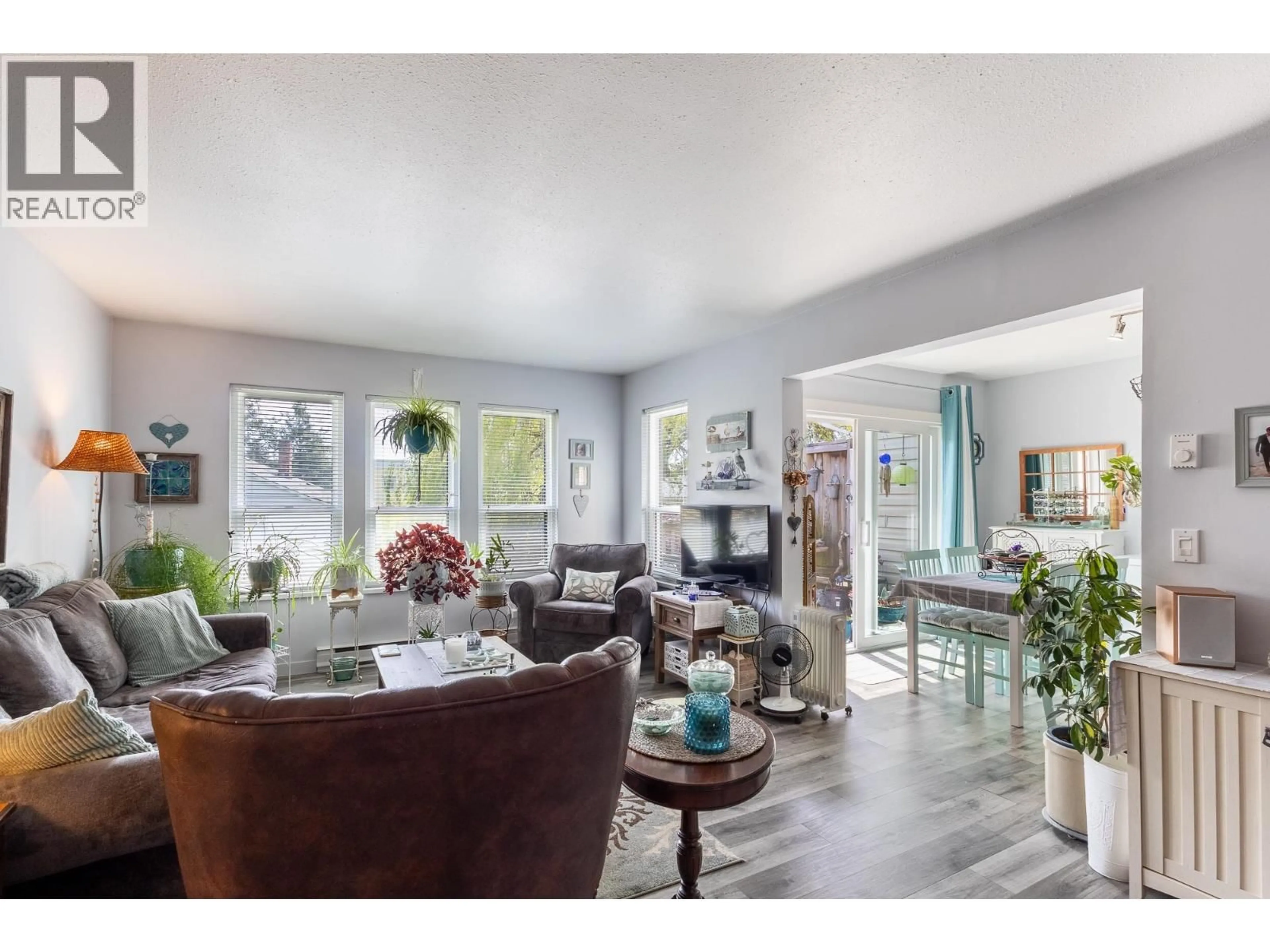 Living room with furniture, unknown for 2 - 765 SCHOOL ROAD, Gibsons British Columbia V0N1V9