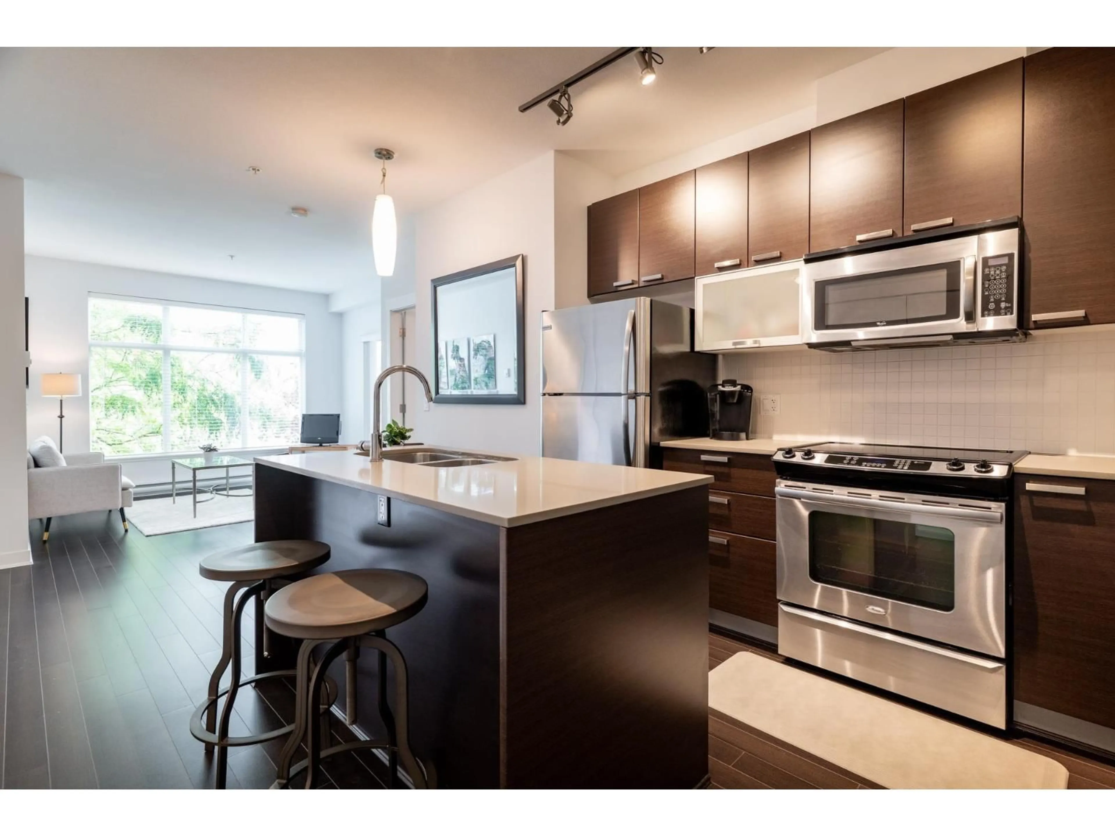 Open concept kitchen, wood/laminate floor for 326 - 18818 68, Surrey British Columbia V4N6K2