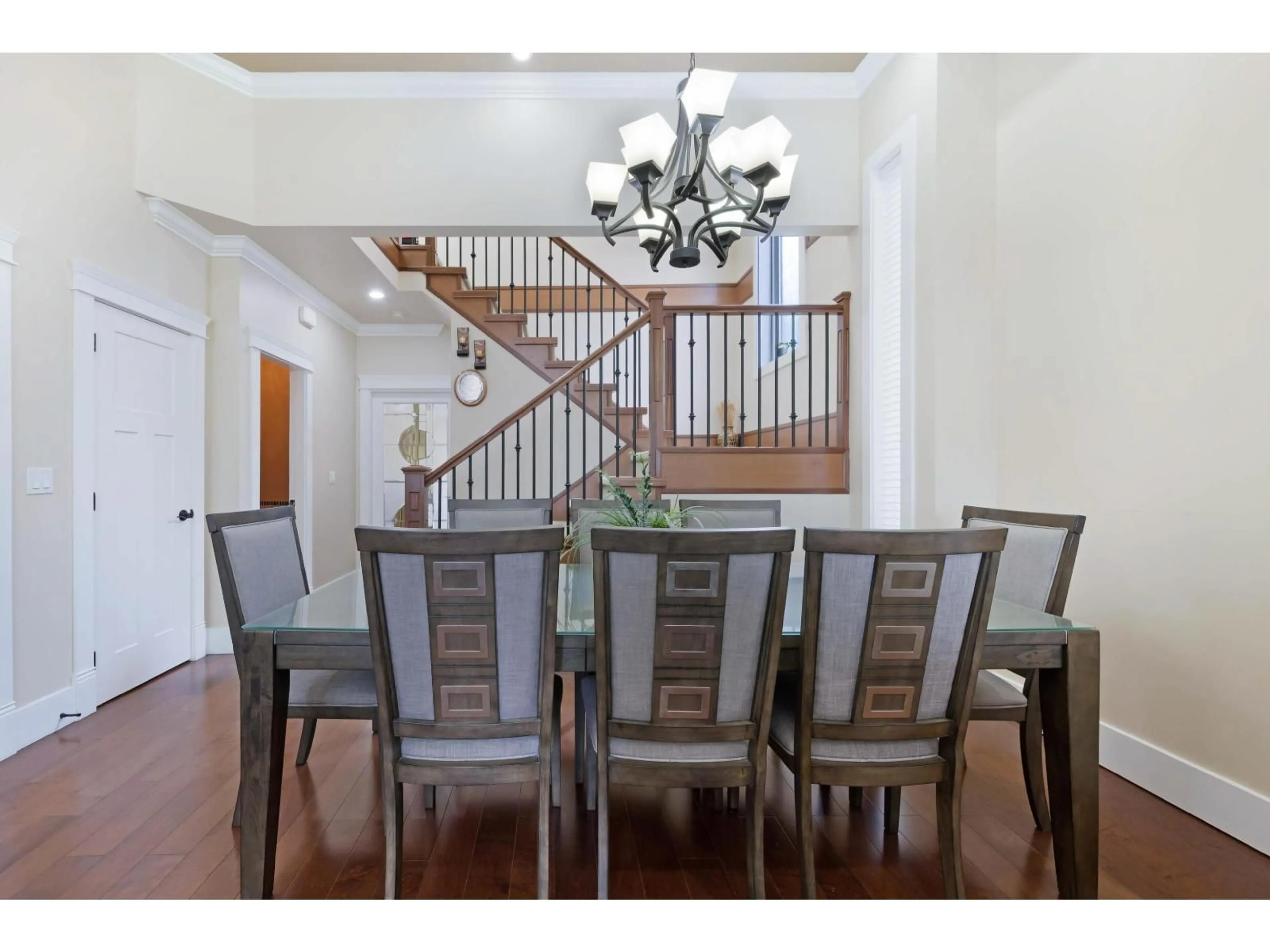 Dining room, wood/laminate floor for 11438 81A, Delta British Columbia V4C2A6