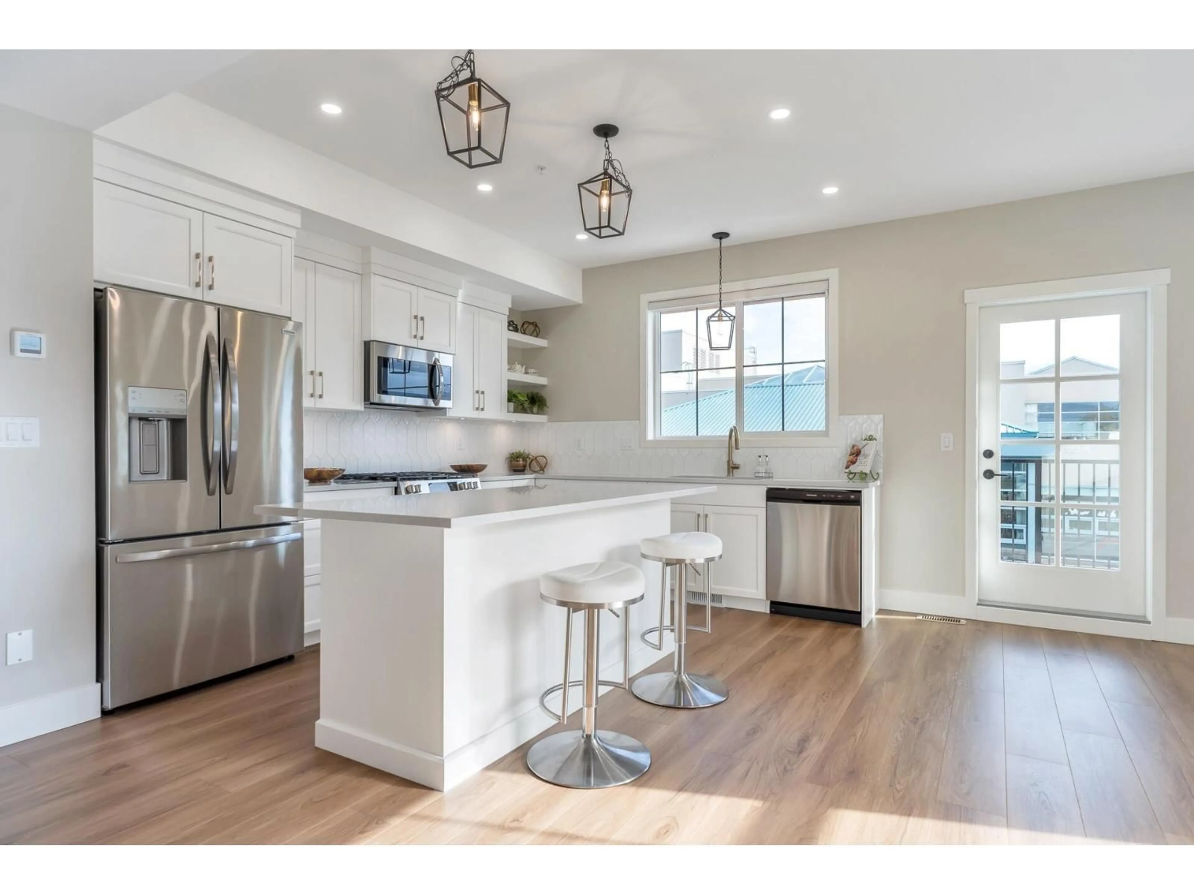 Open concept kitchen, wood/laminate floor for 8 - 6590 FERN STREET, Chilliwack British Columbia V2R2Z7