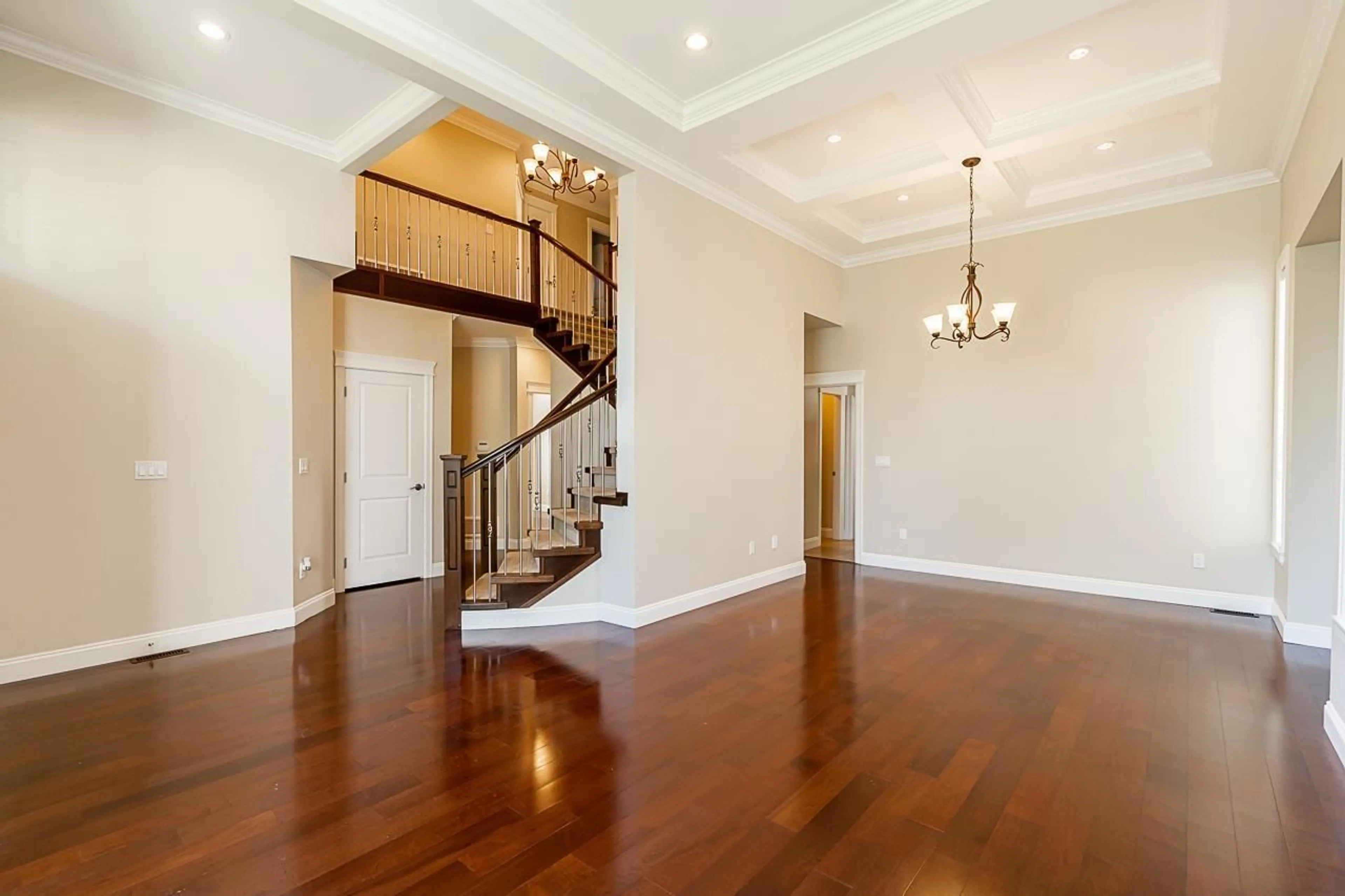 Indoor foyer for 15079 67 A, Surrey British Columbia V3S1G6