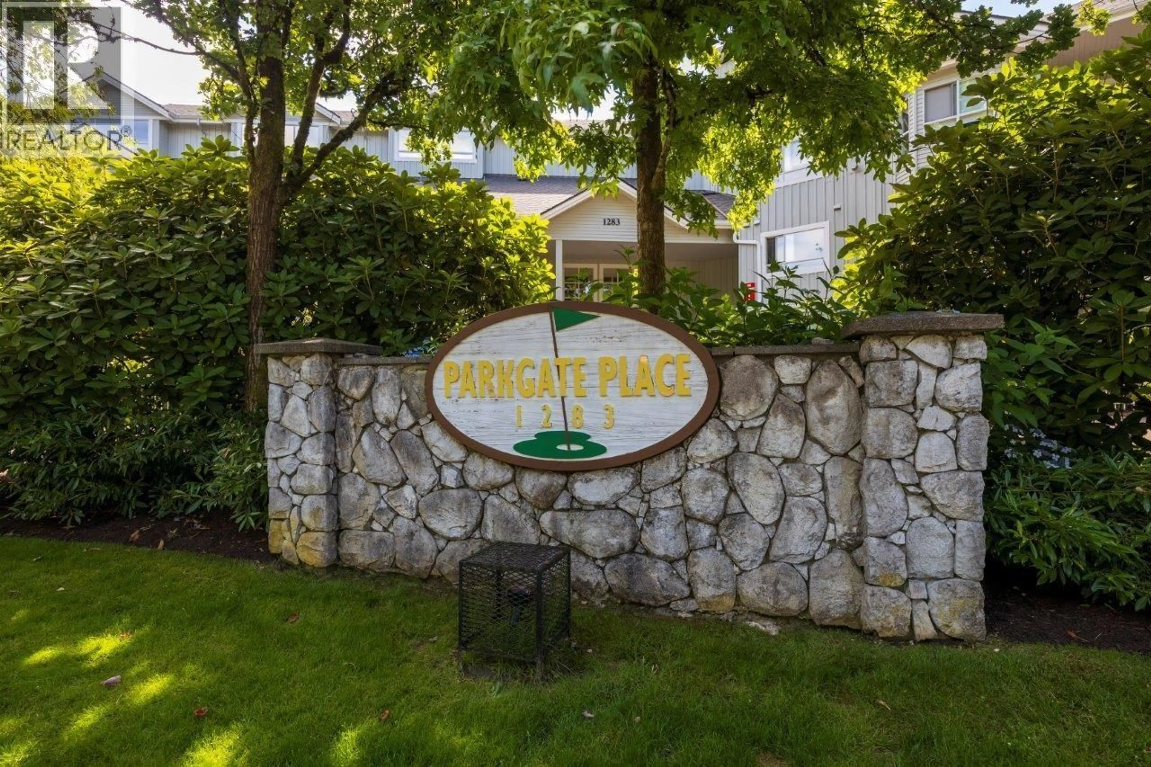 Patio, street for 401 - 1283 PARKGATE AVENUE, North Vancouver British Columbia V7H3A3