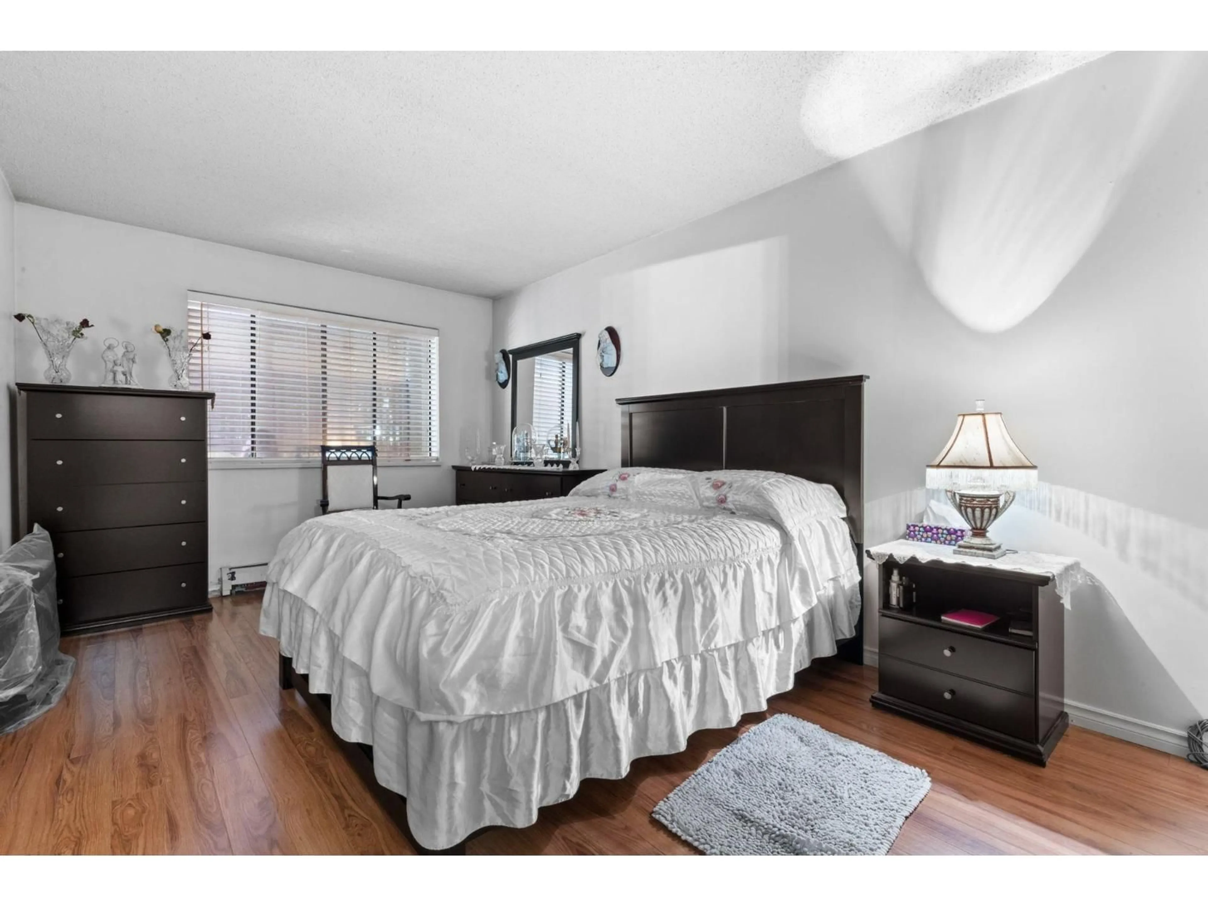 Bedroom with bed, wood/laminate floor for 110 - 10662 151A STREET, Surrey British Columbia V3R8T3
