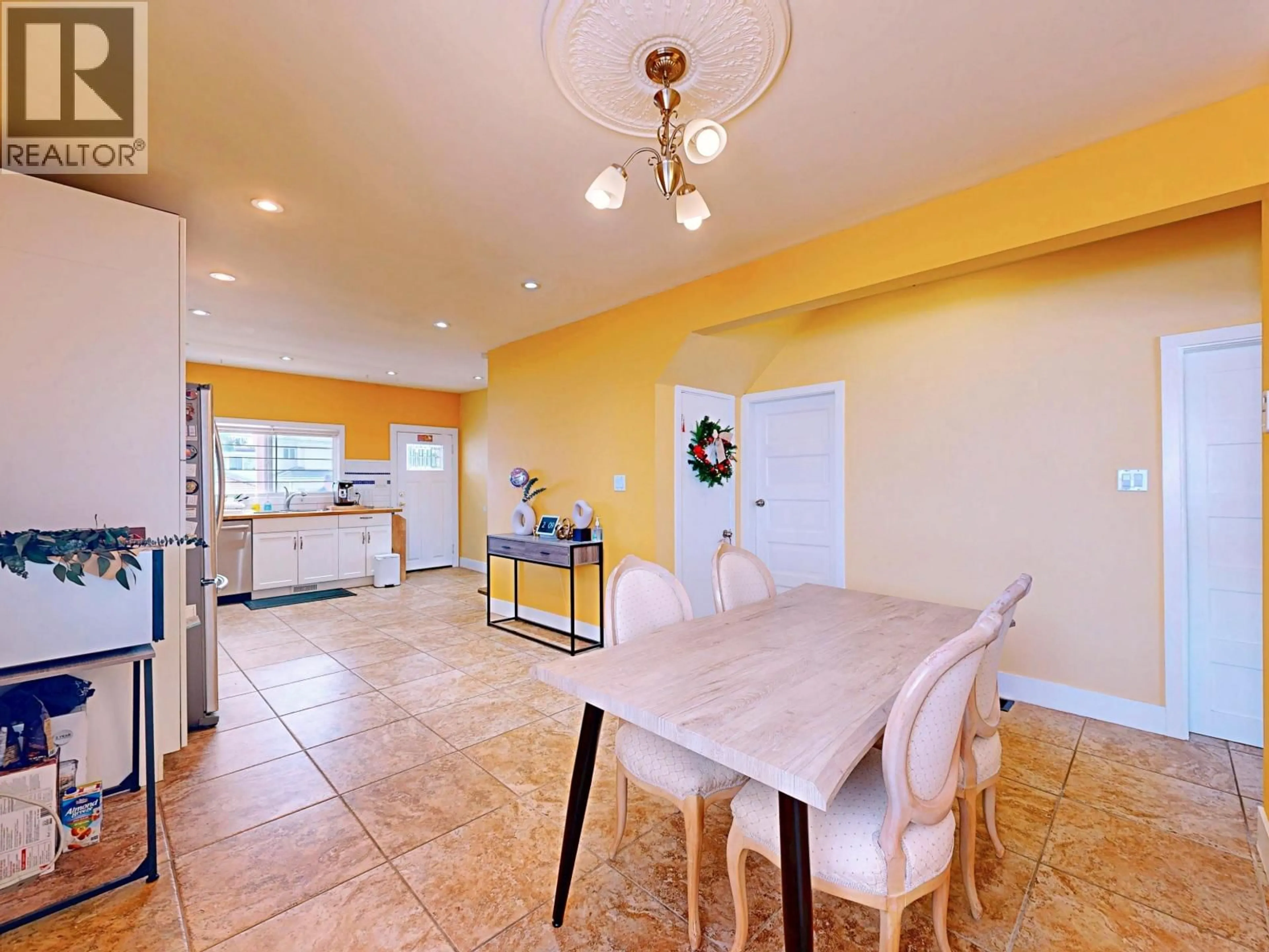 Dining room, ceramic/tile floor for 3232 43RD AVENUE, Vancouver British Columbia V5R2Z9