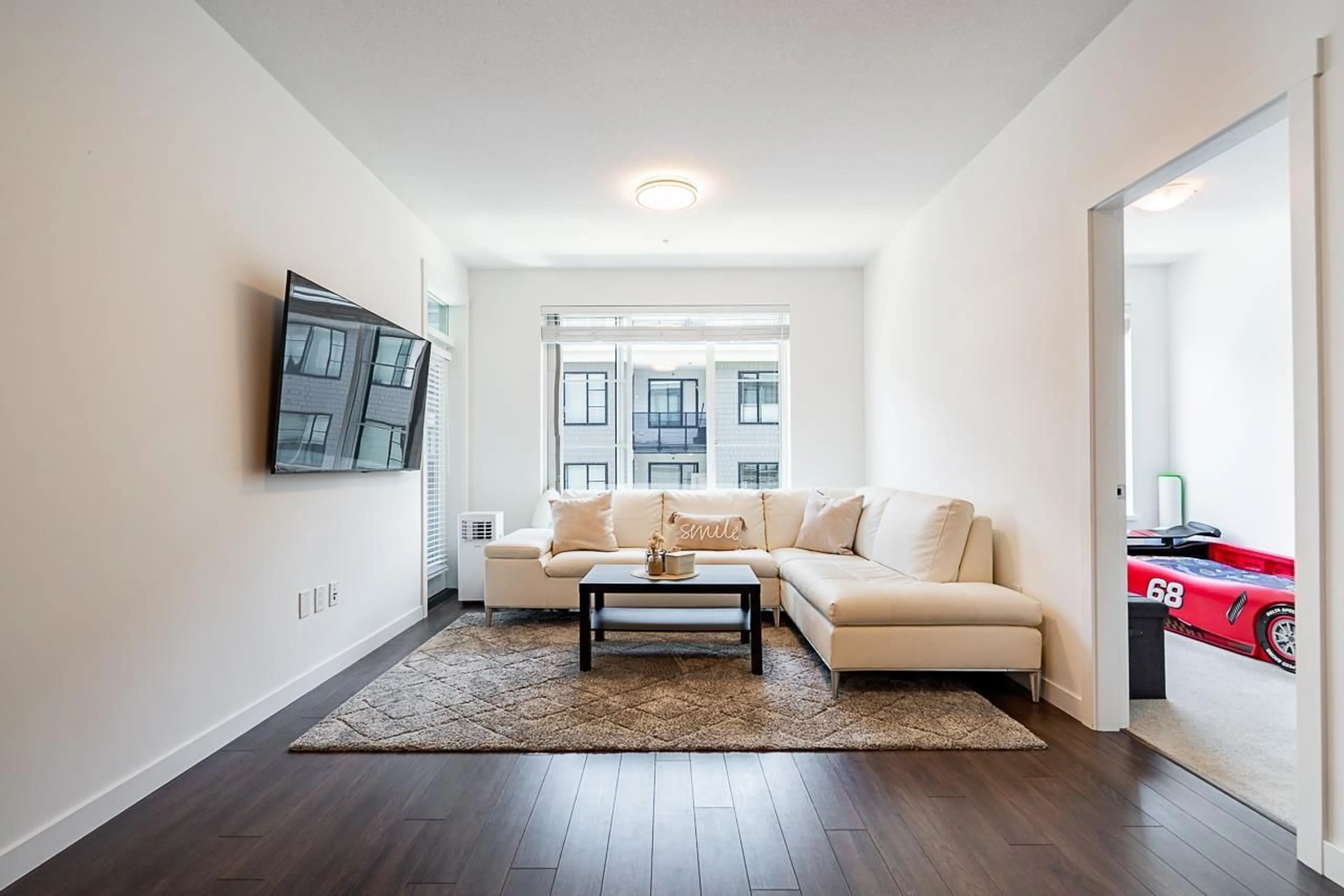 Living room with furniture, unknown for 407 - 15815 85, Surrey British Columbia V4N6X5