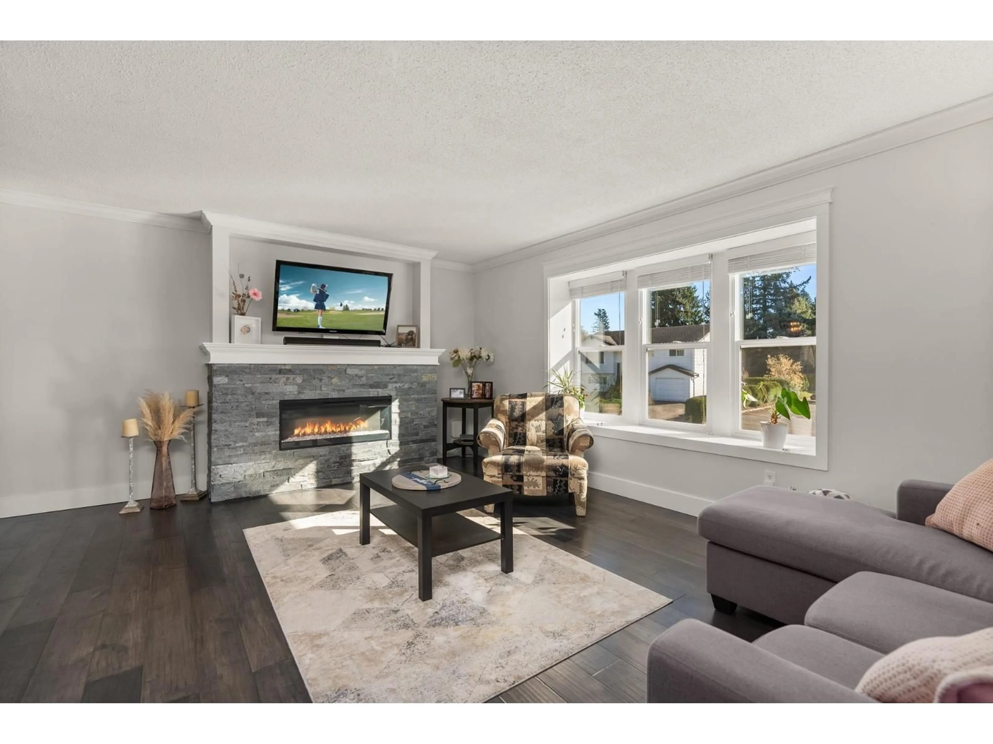 Living room with furniture, unknown for 34643 ST MATTHEWS, Abbotsford British Columbia V2S5L4