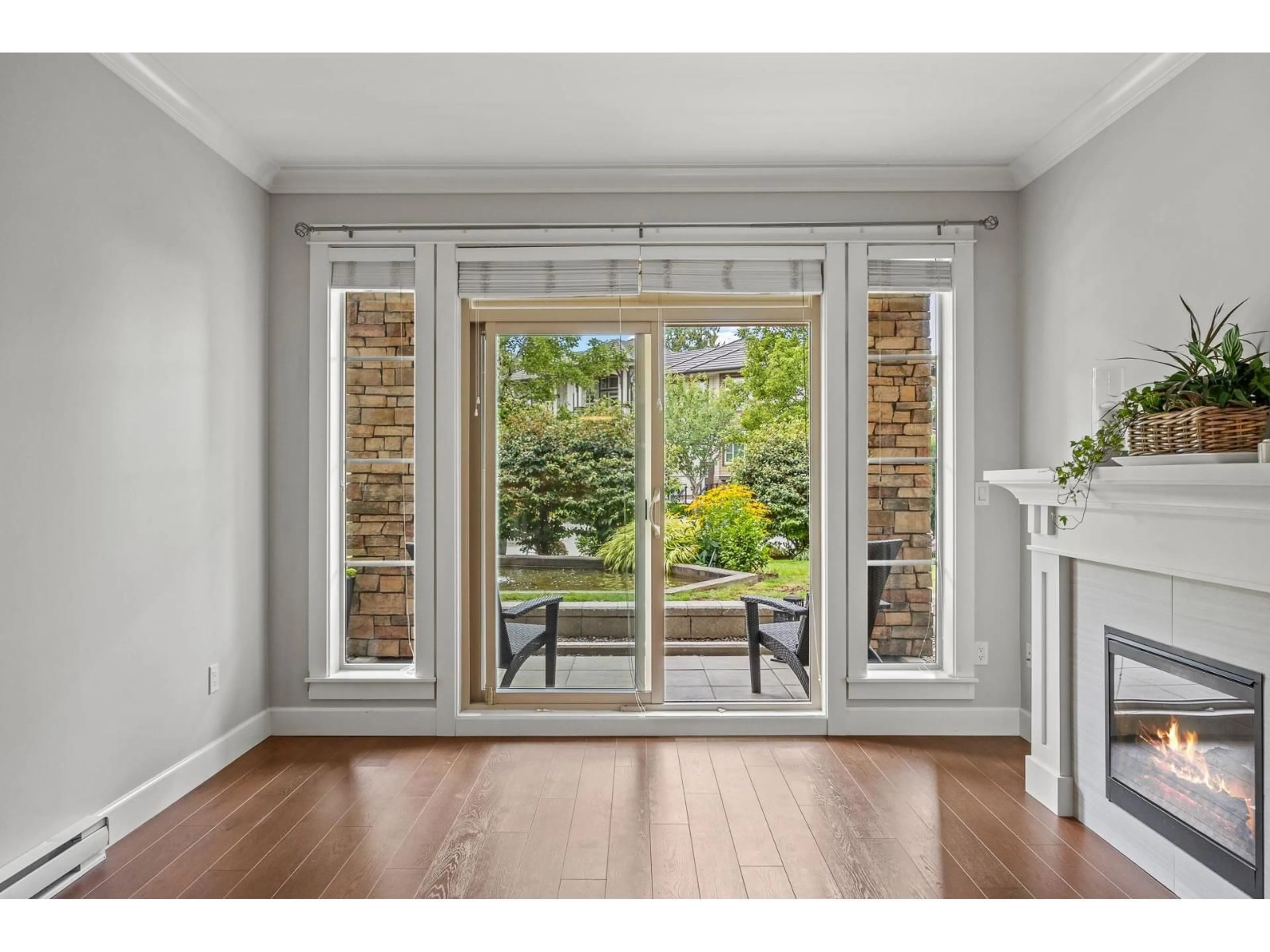 Indoor entryway for 116 - 15185 36, Surrey British Columbia V3Z4R3