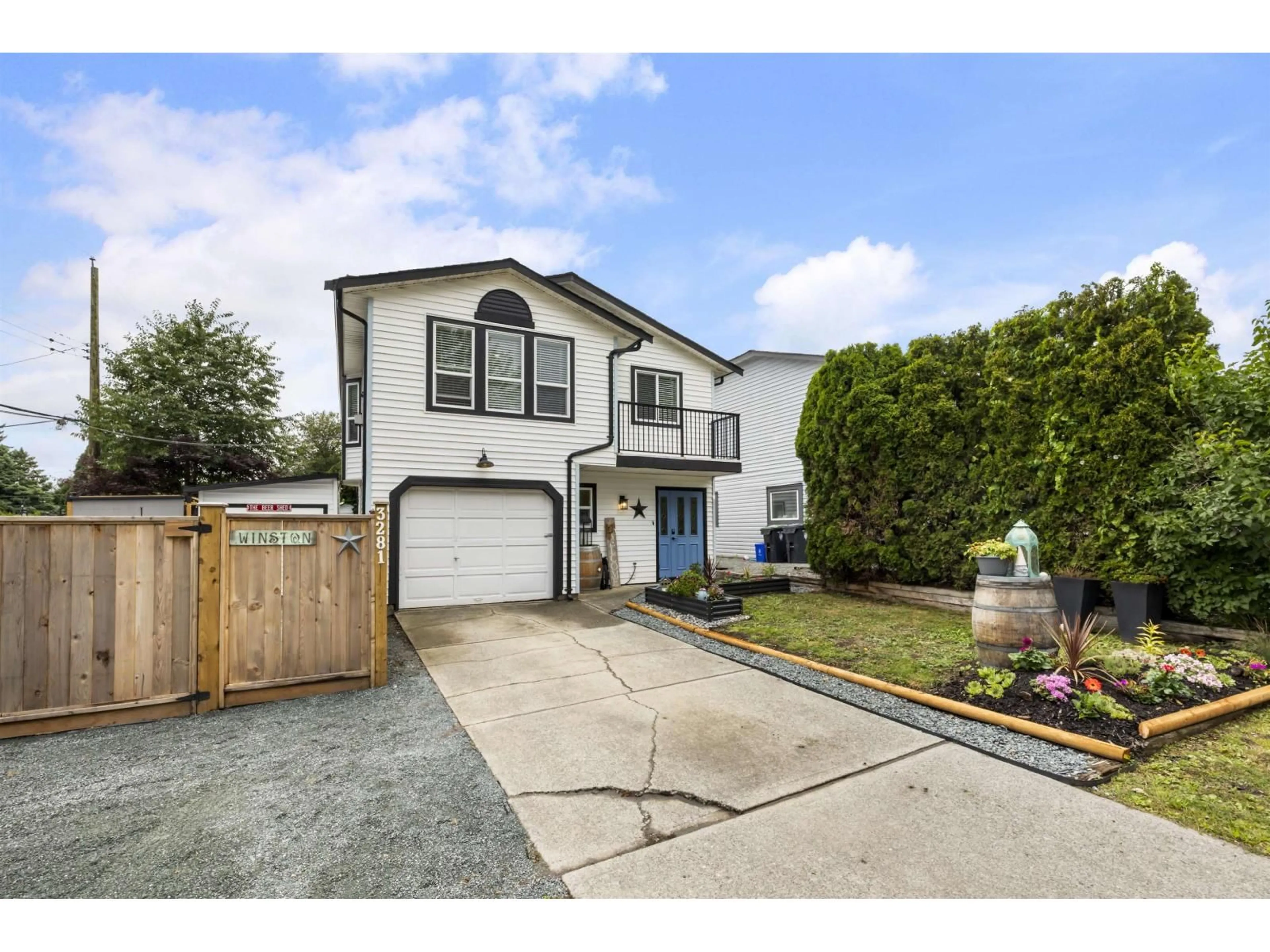 A pic from outside/outdoor area/front of a property/back of a property/a pic from drone, street for 3281 274, Langley British Columbia V4W3J1