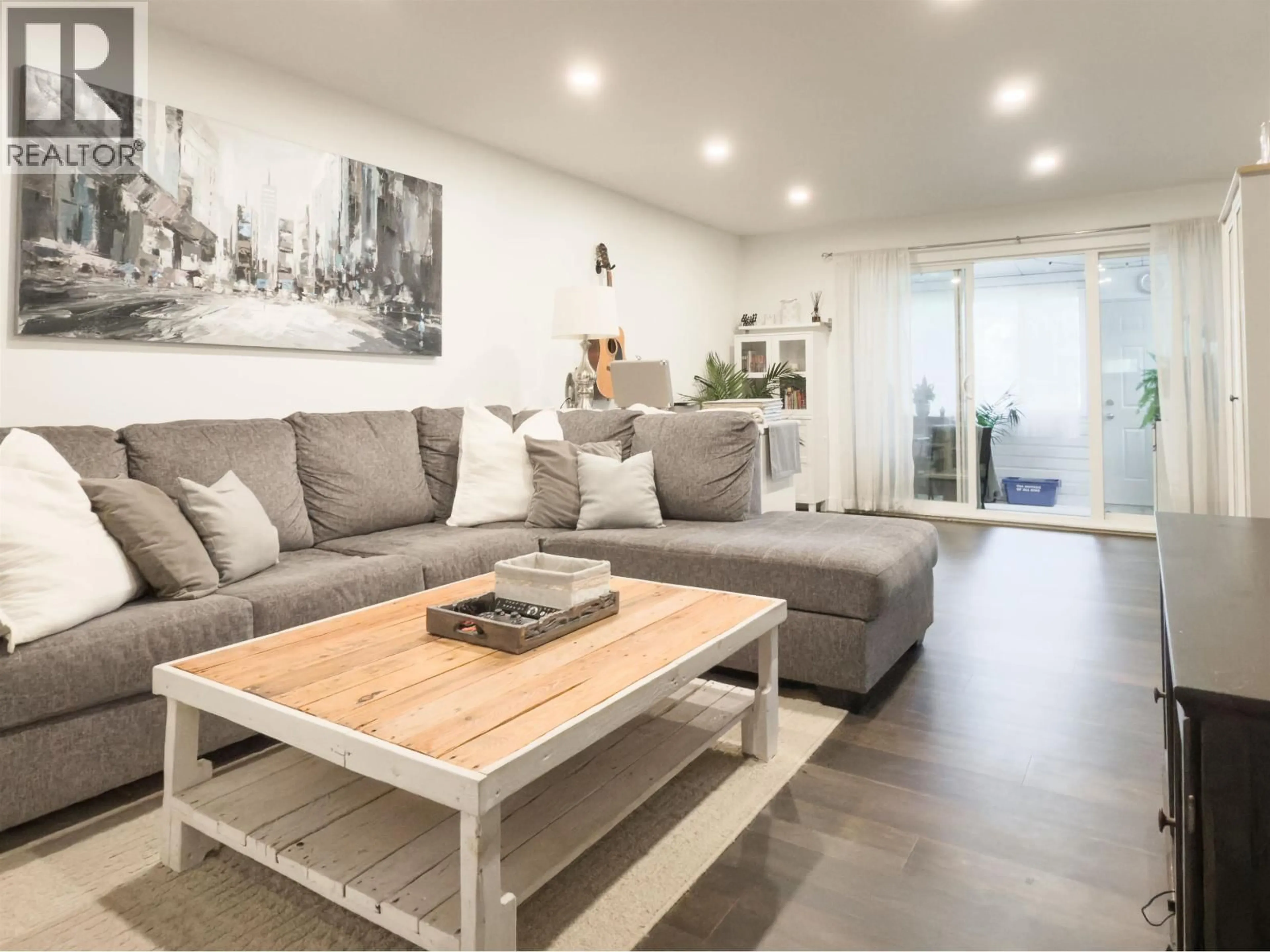 Living room with furniture, unknown for 102 - 3391 SPRINGFIELD DRIVE, Richmond British Columbia V7E1Y9
