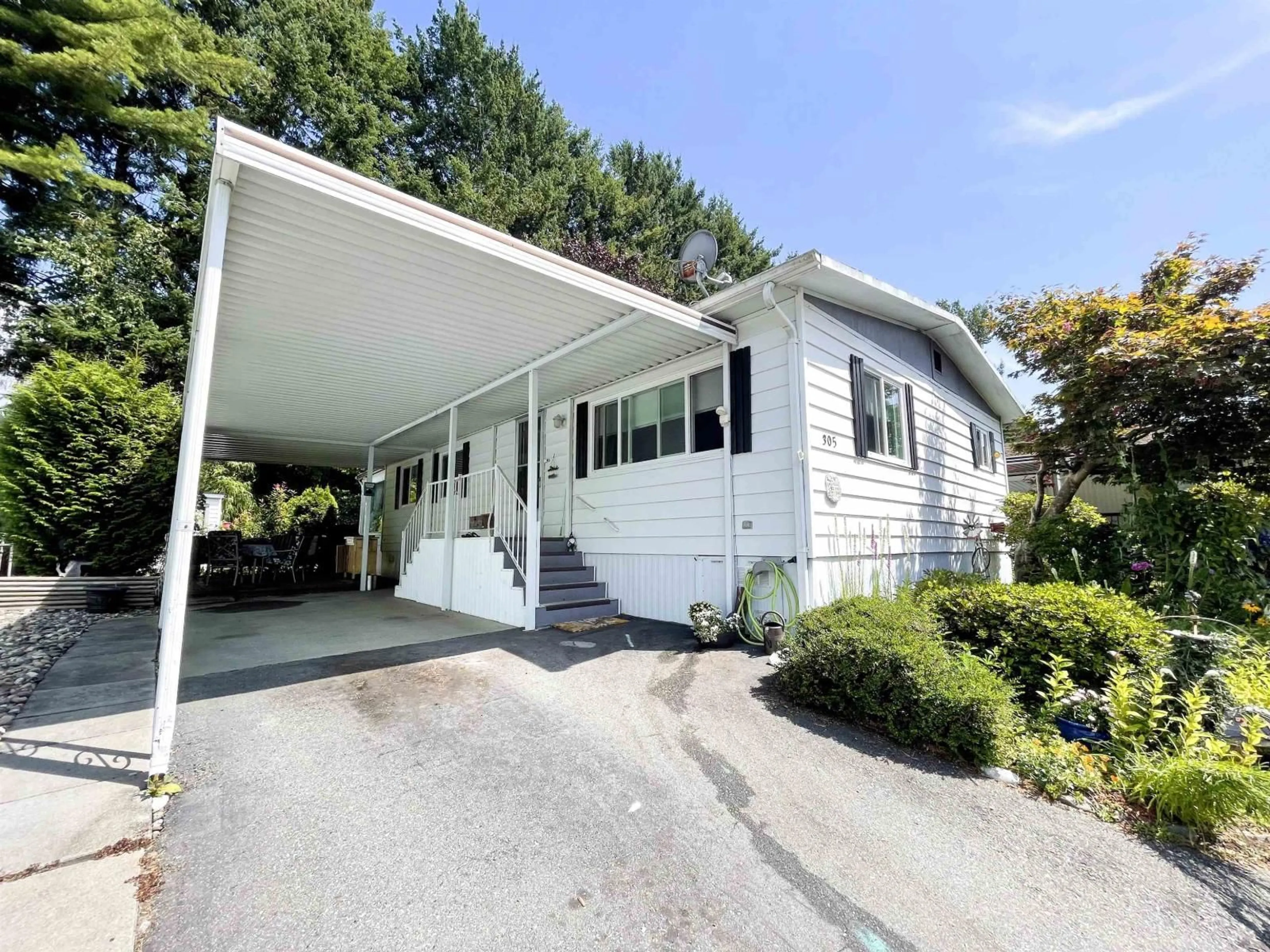 Home with vinyl exterior material, street for 305 - 1840 160, Surrey British Columbia V4A4X4
