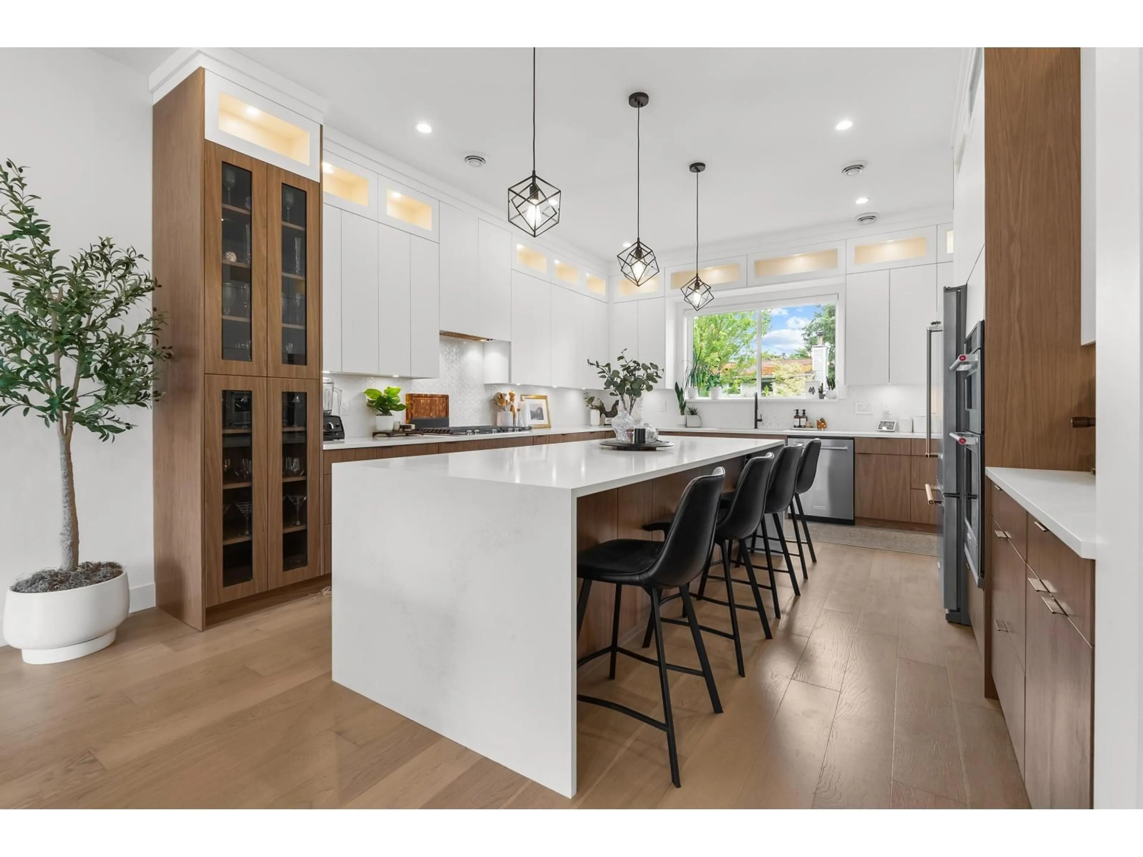 Open concept kitchen, unknown for 1746 140TH, Surrey British Columbia V4A4G9