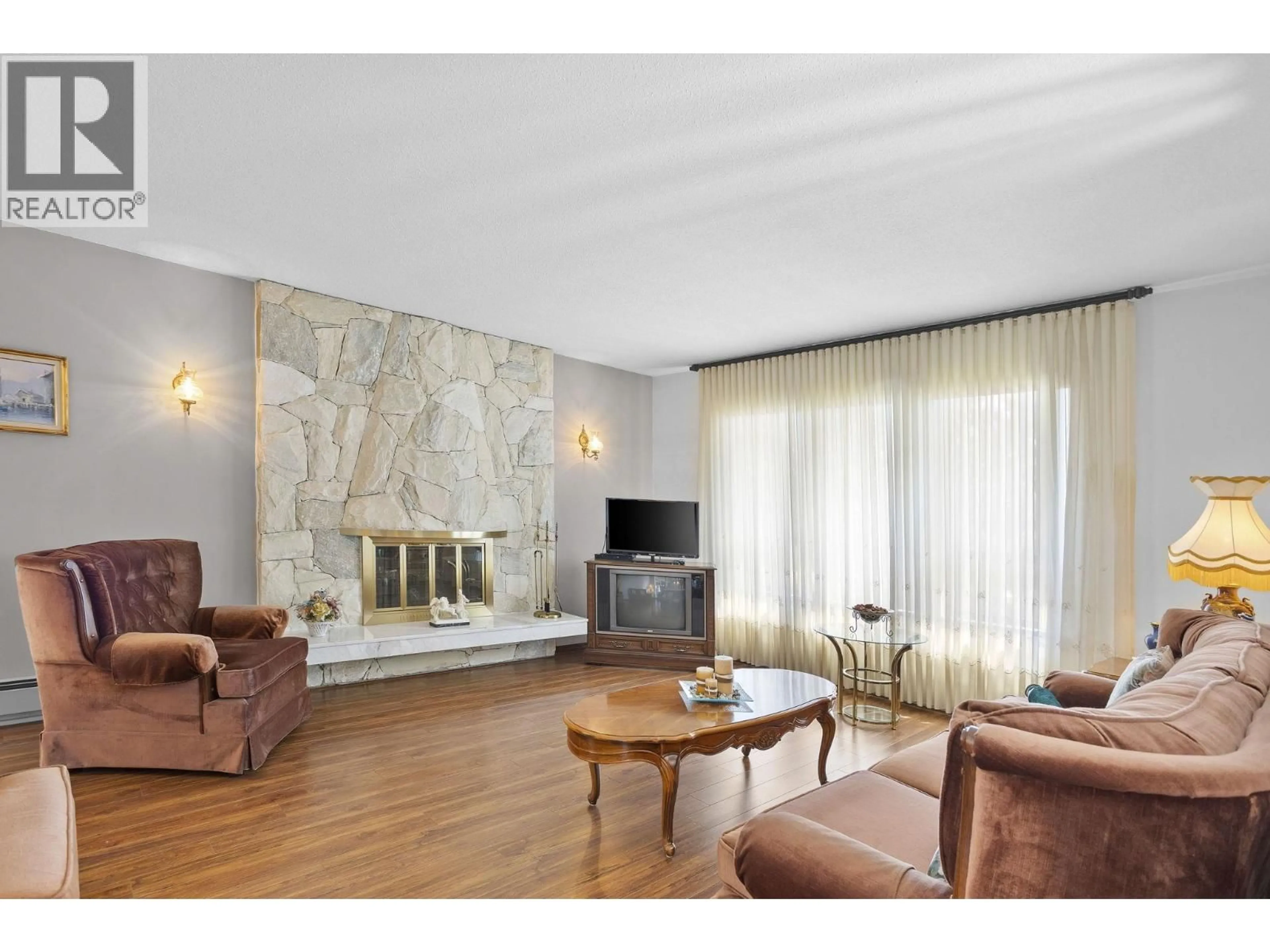 Living room with furniture, wood/laminate floor for 7321 UNION STREET, Burnaby British Columbia V5A1J1