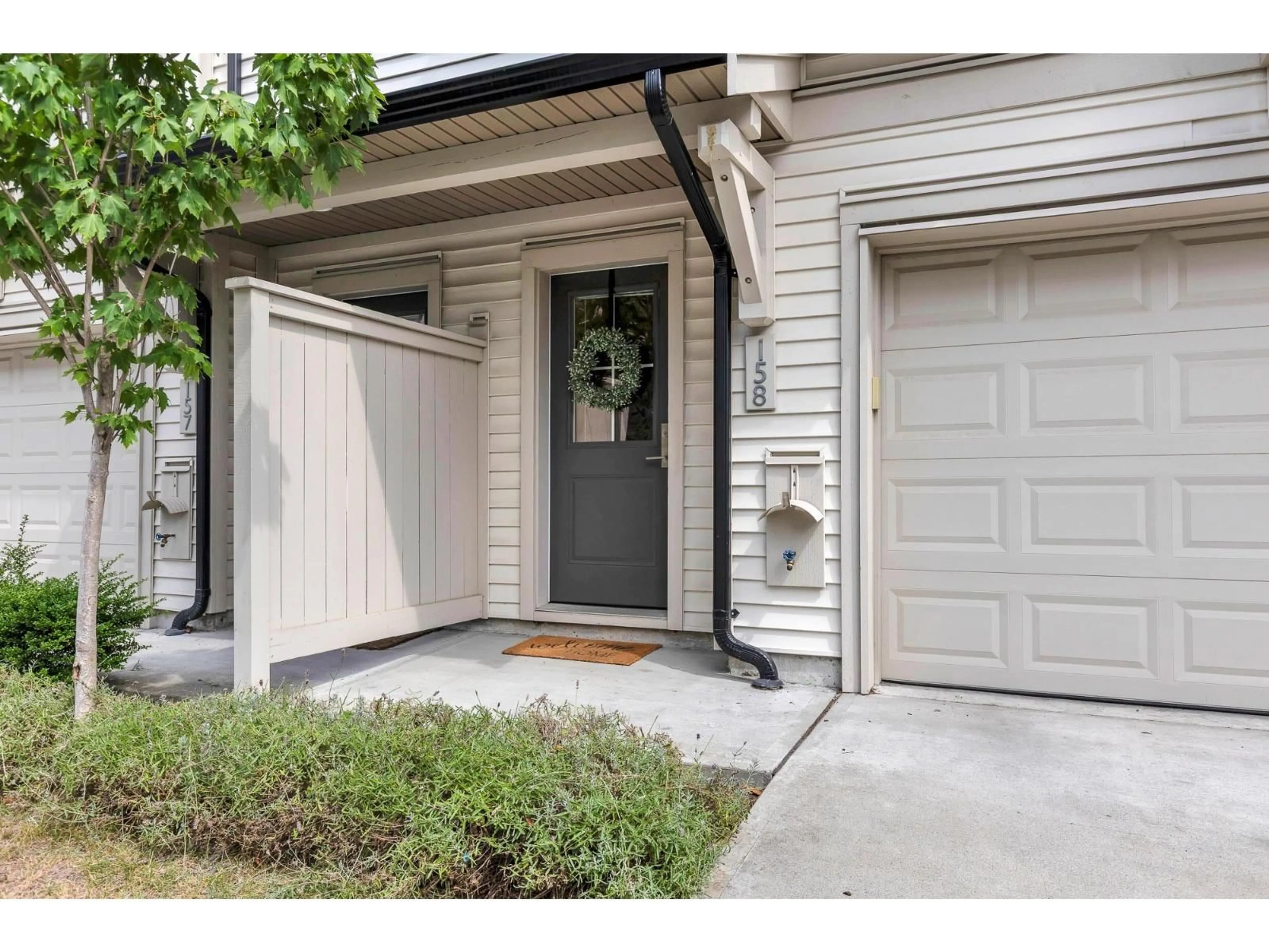 Indoor entryway for 158 - 30930 WESTRIDGE, Abbotsford British Columbia V2T0H6