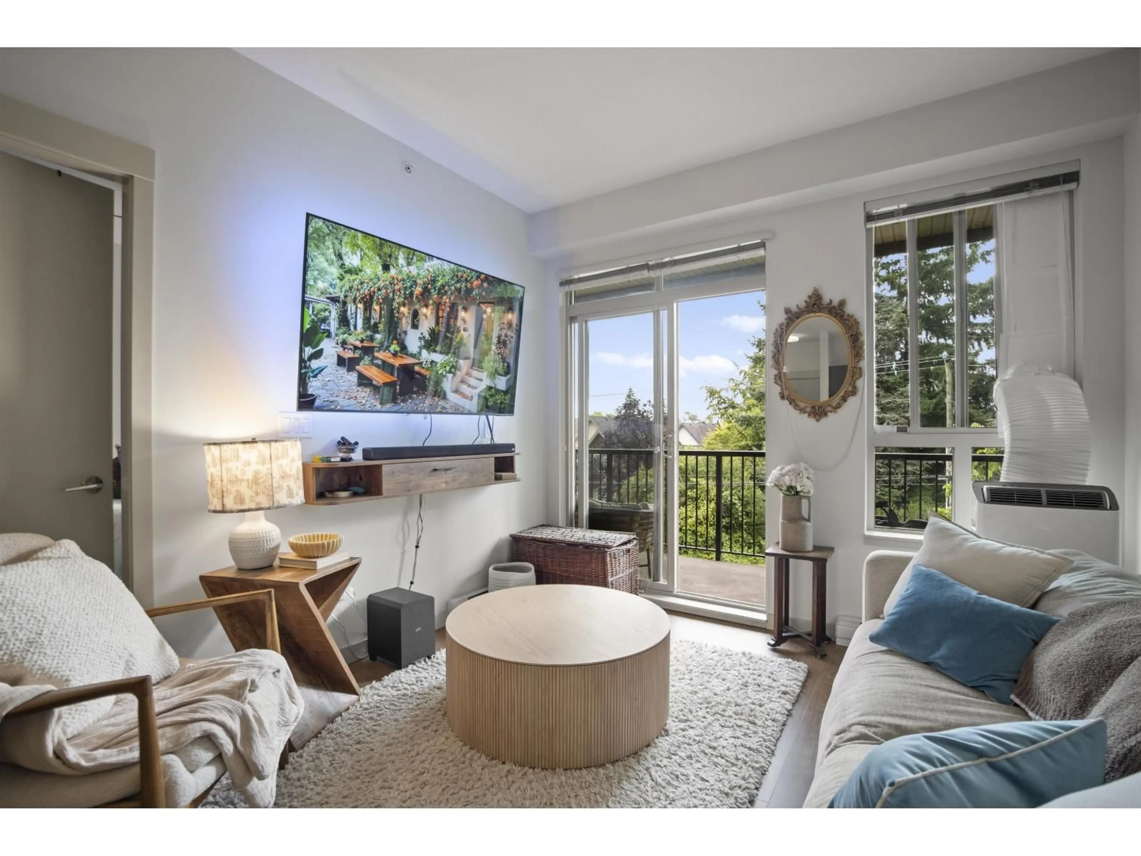Living room with furniture, unknown for 316 - 8695 160, Surrey British Columbia V4N6L6