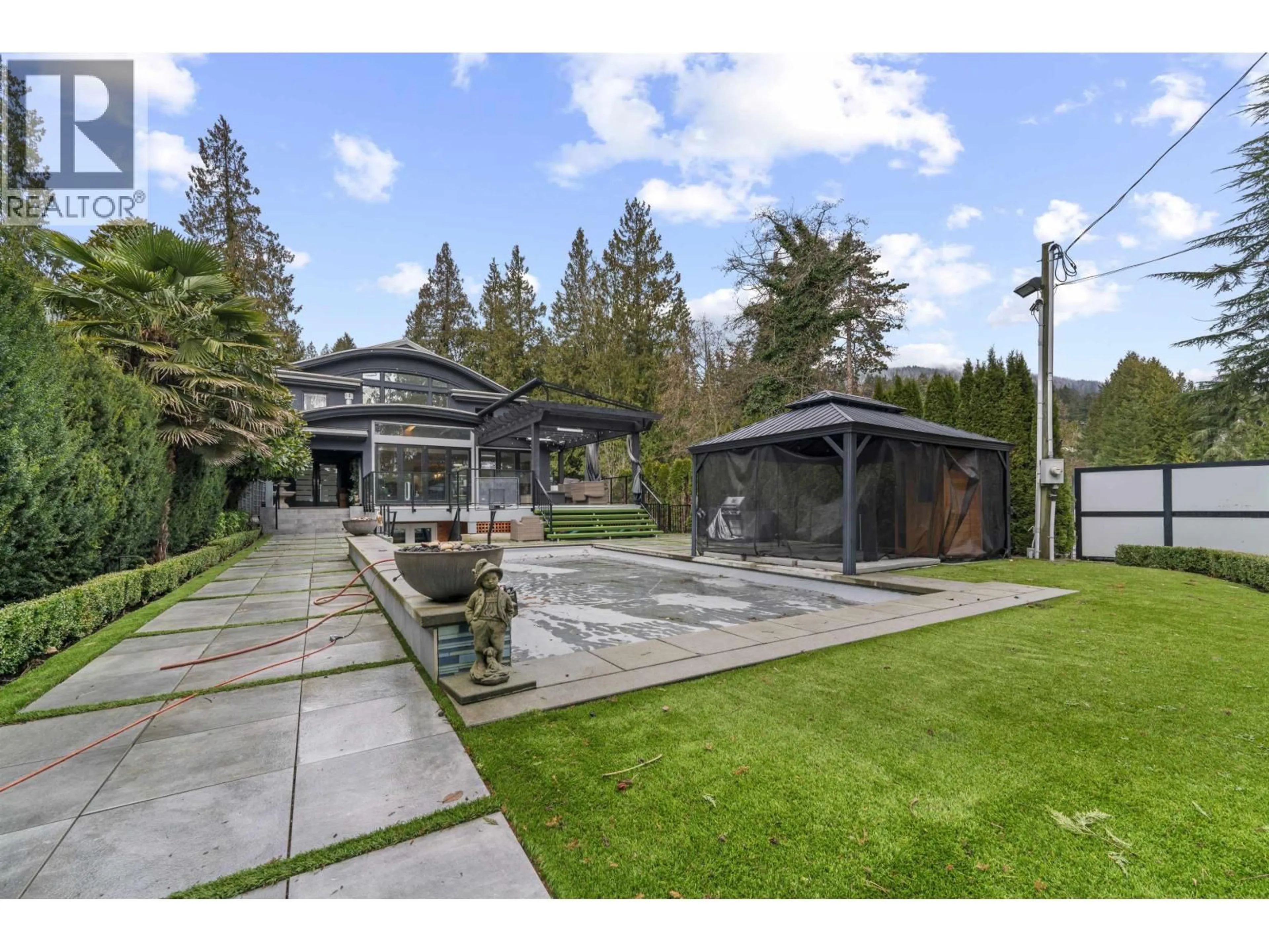 Patio, unknown for 4215 EVERGREEN AVENUE, West Vancouver British Columbia V7V1H2