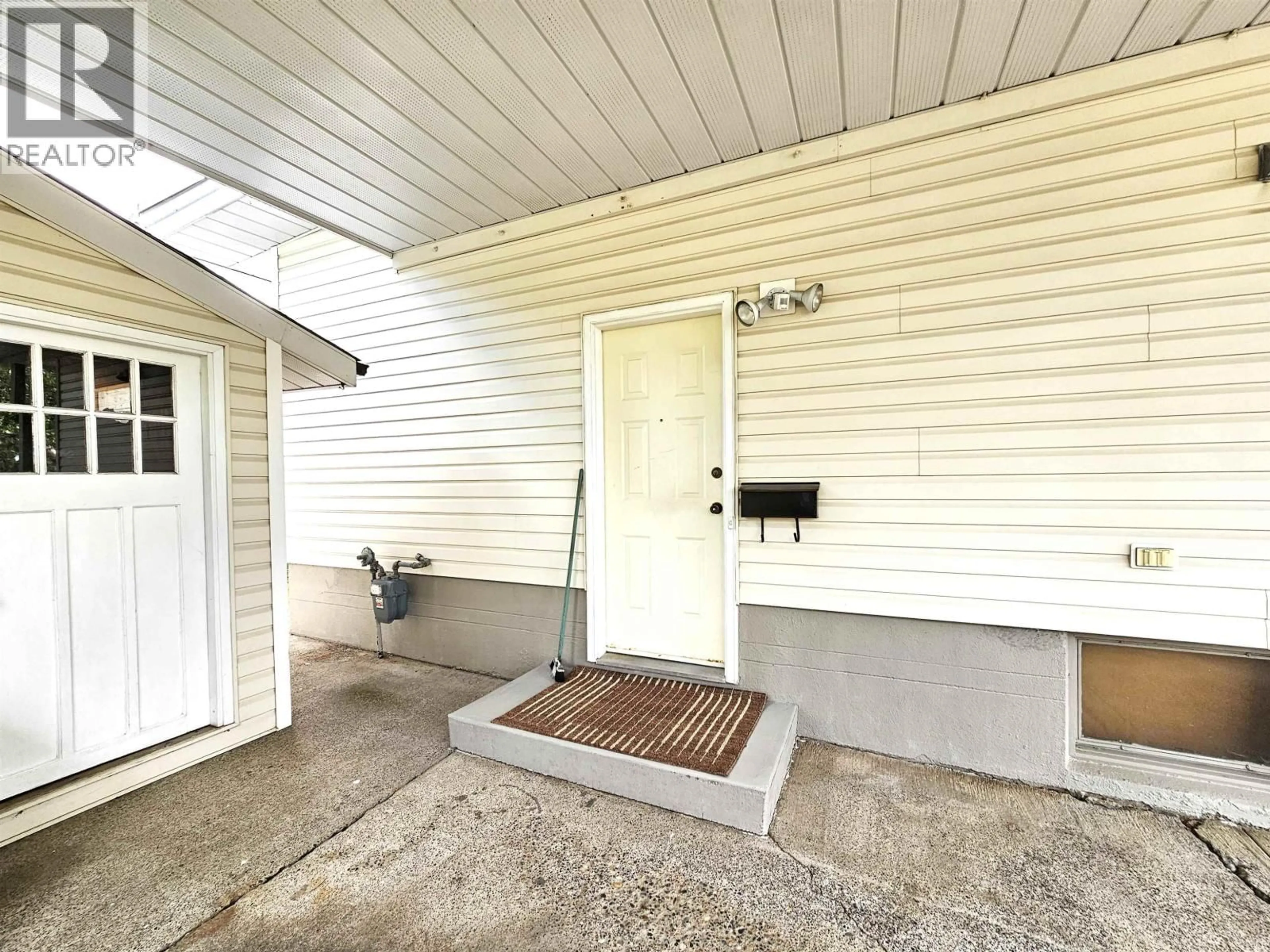 Indoor entryway for 3130 NECHAKO DRIVE, Prince George British Columbia V2M3B3