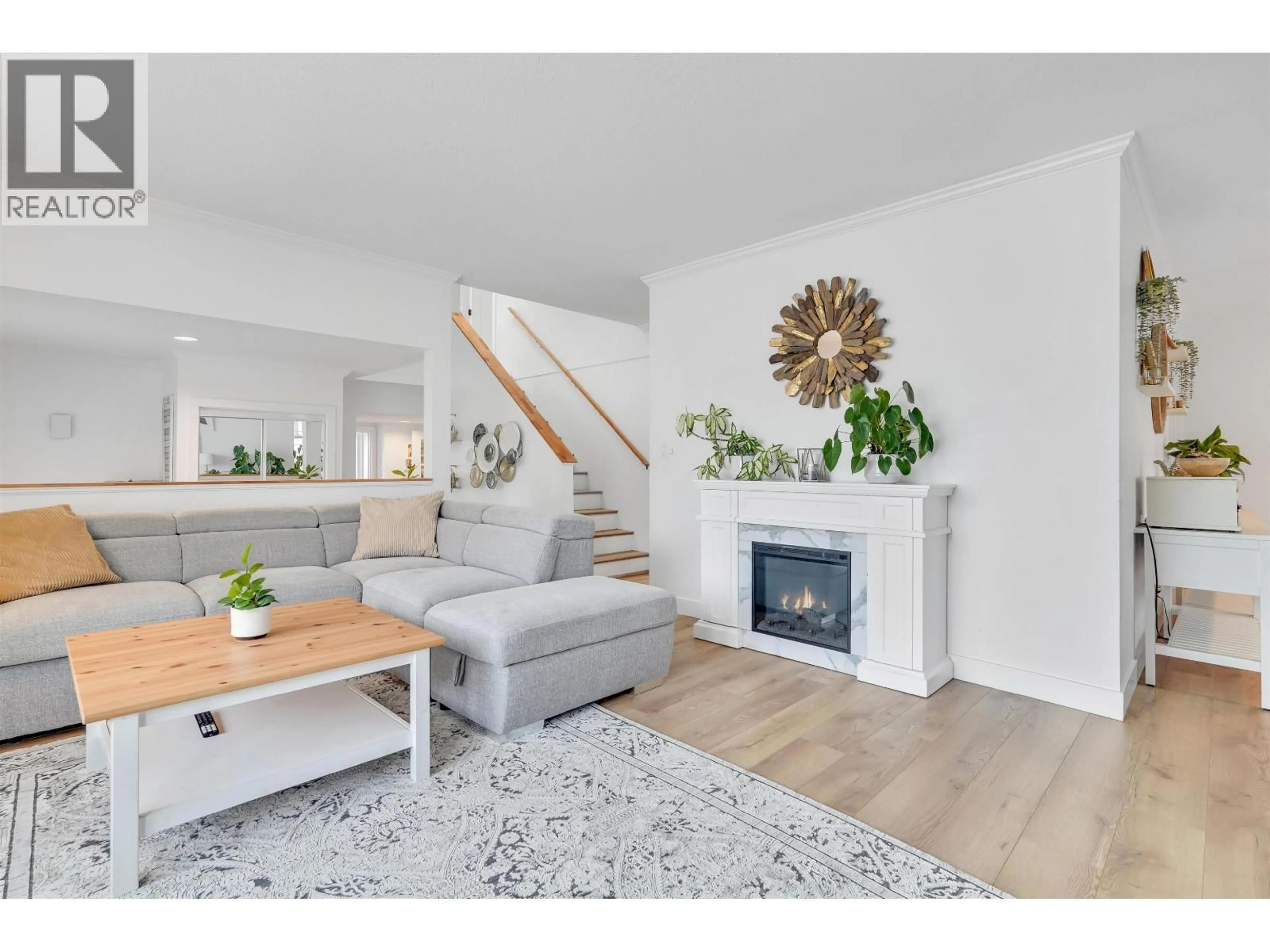 Living room with furniture, wood/laminate floor for 11399 HARRISON STREET, Maple Ridge British Columbia V2X9L2