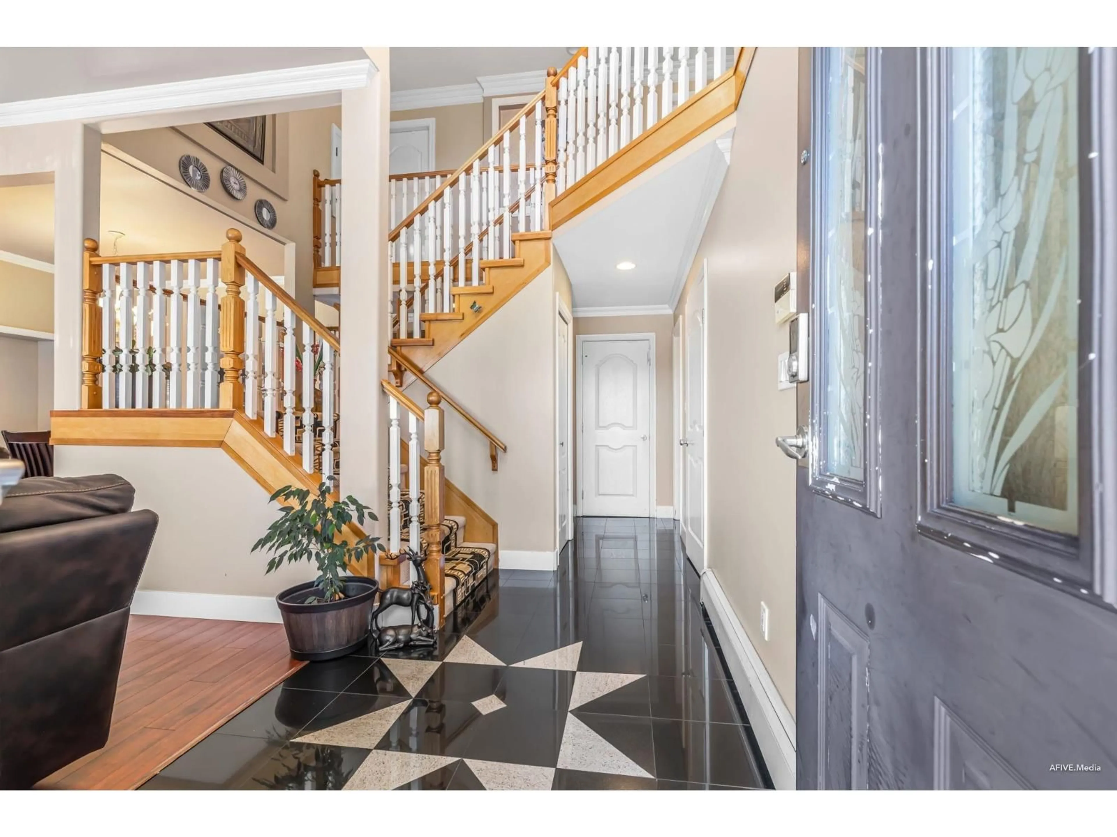 Indoor entryway for 6045 131, Surrey British Columbia V3X3N4