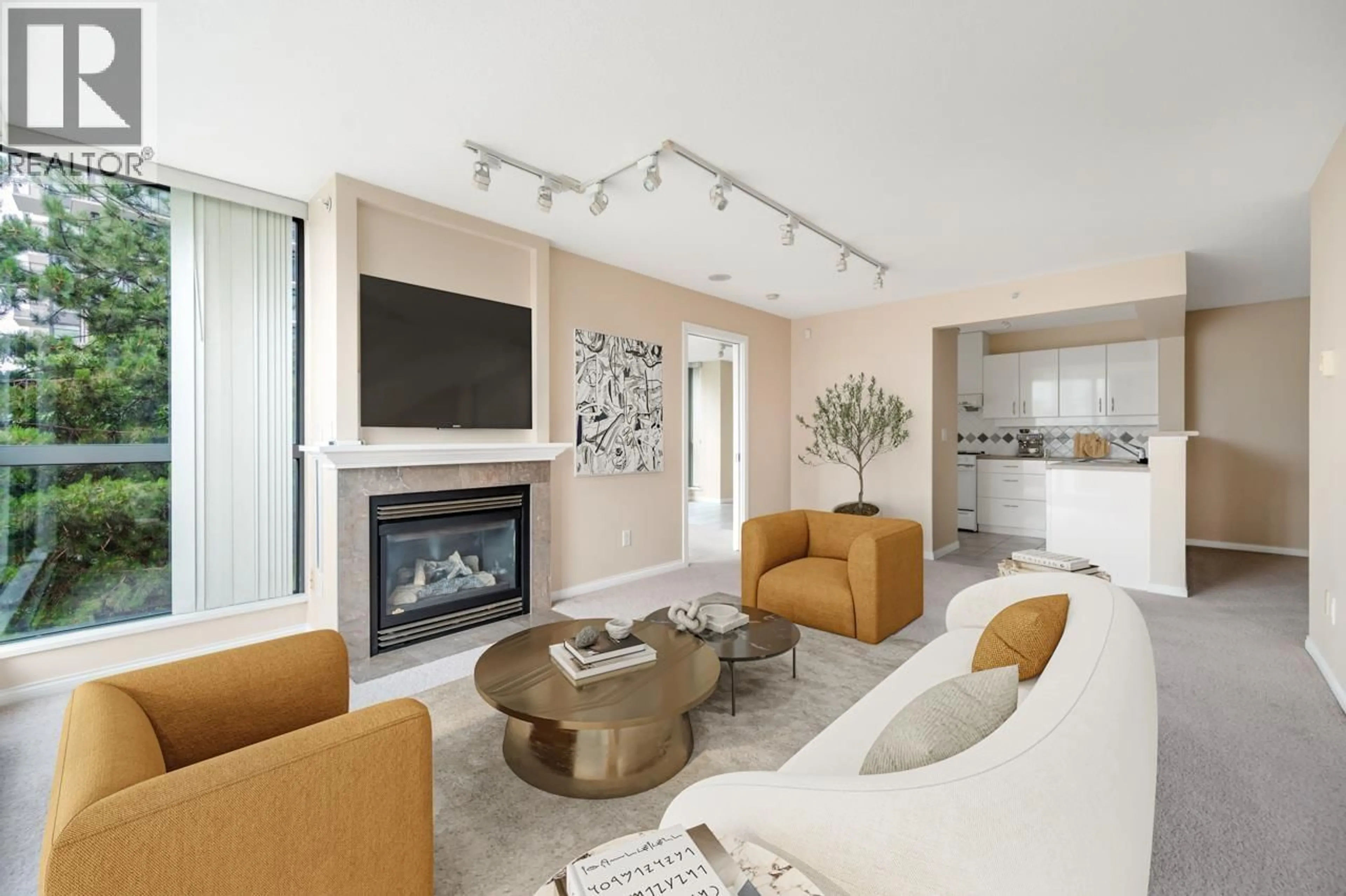 Living room with furniture, unknown for 301 - 4788 HAZEL STREET, Burnaby British Columbia V5H4V9