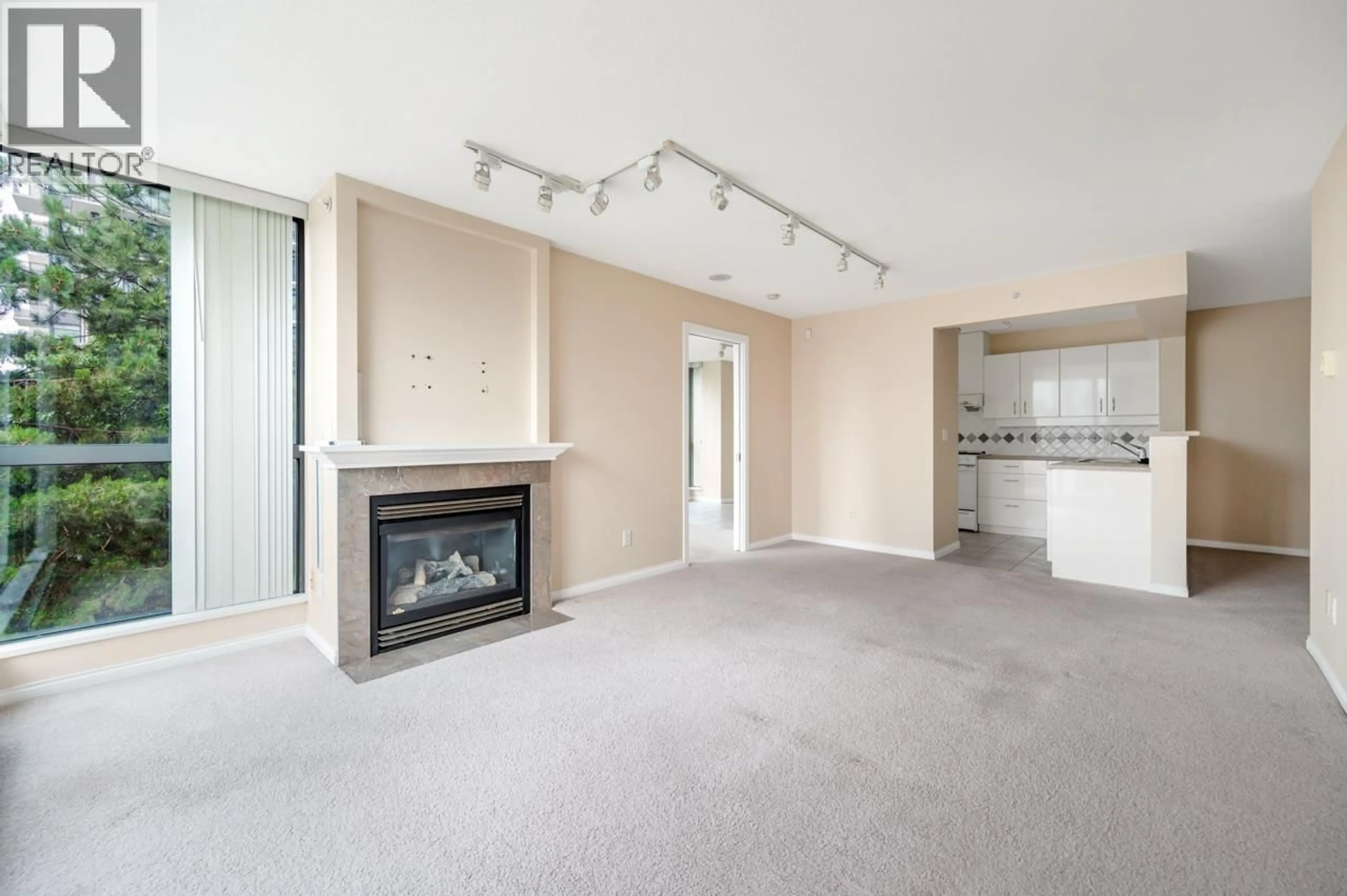 A pic of a room for 301 - 4788 HAZEL STREET, Burnaby British Columbia V5H4V9