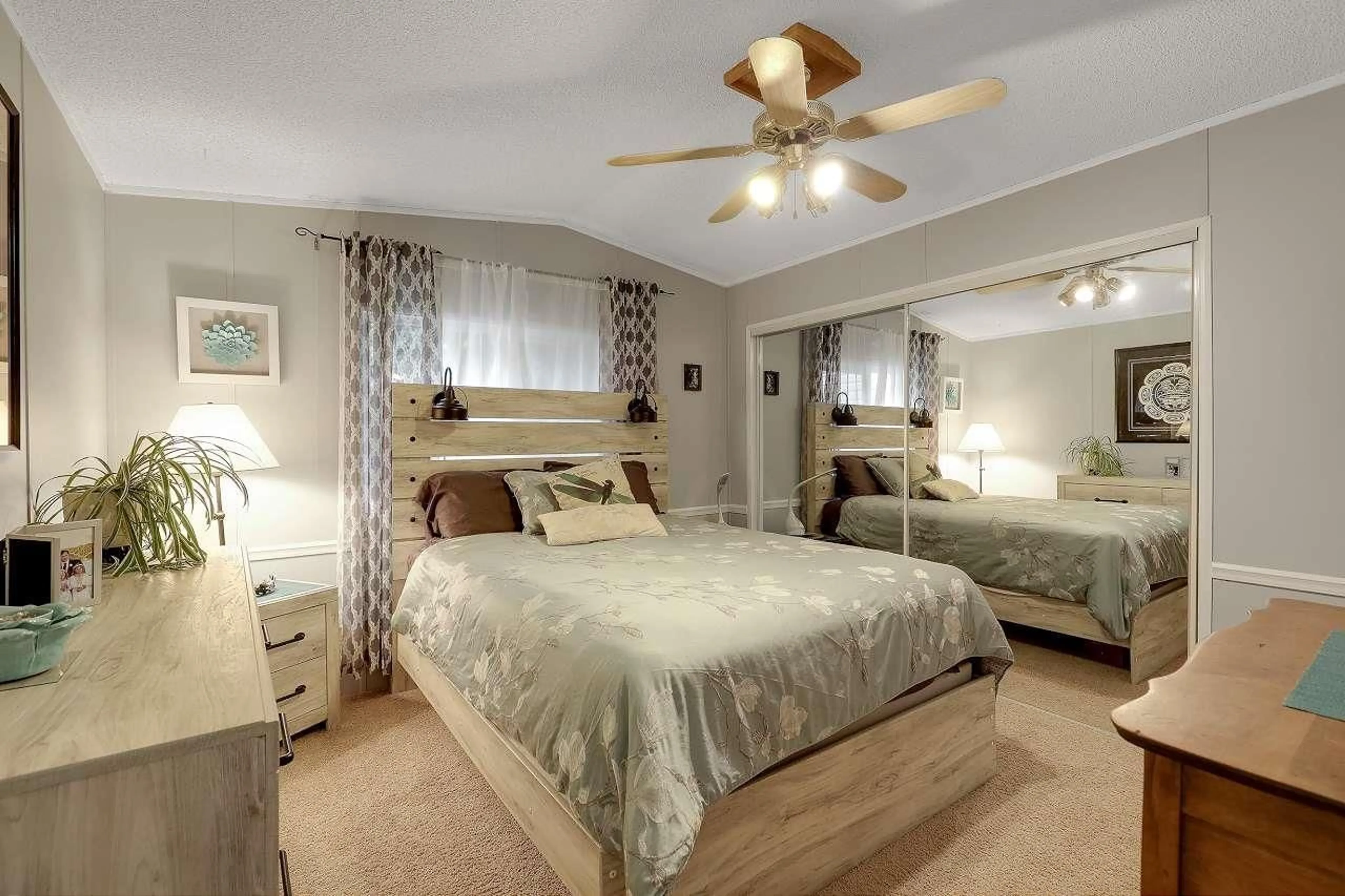 Bedroom with bed, unknown for 59 - 43201 LOUGHEED, Mission British Columbia V0M1G0