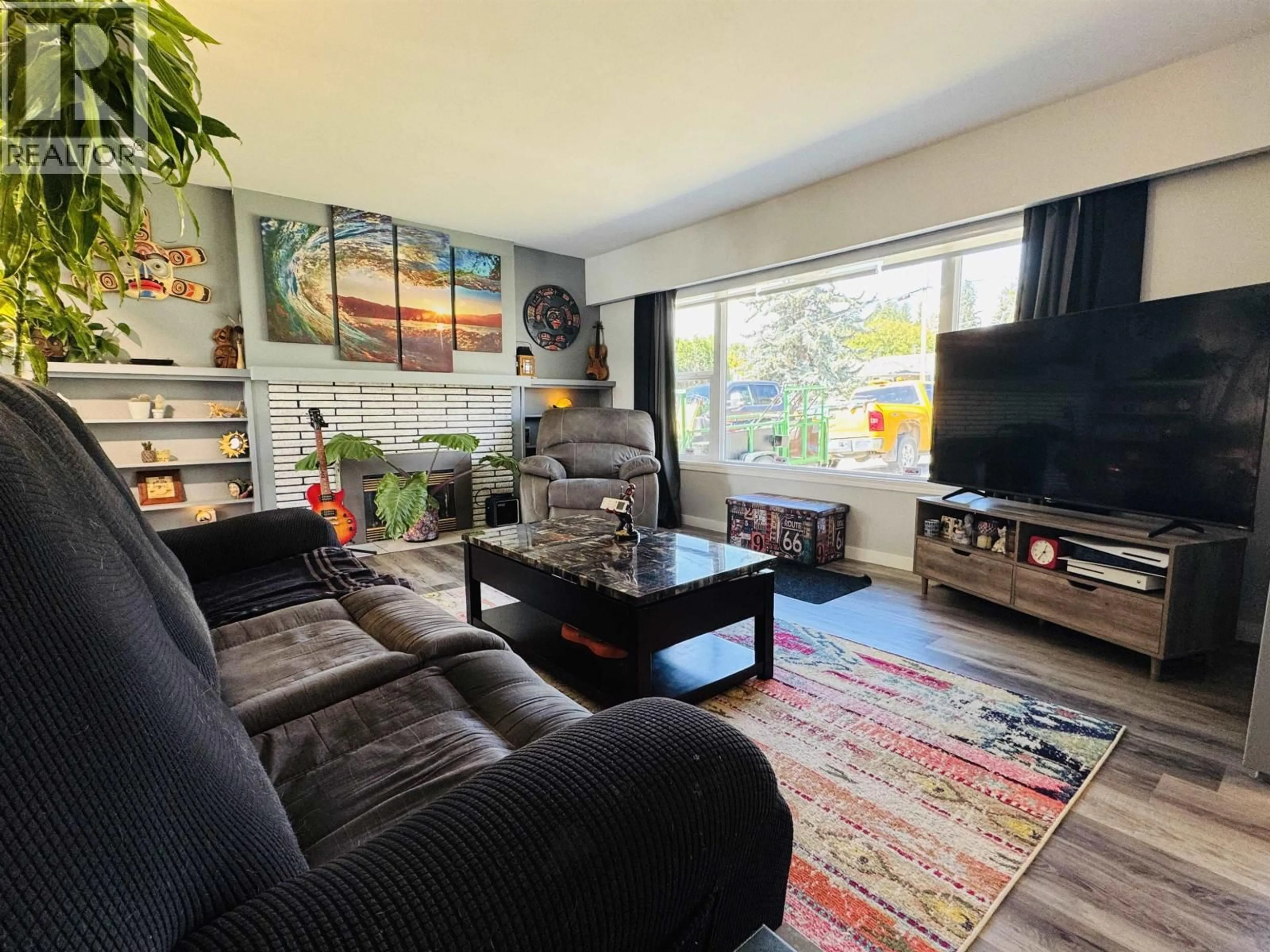 Living room with furniture, unknown for 631 JOHNSON STREET, Williams Lake British Columbia V2G1T9