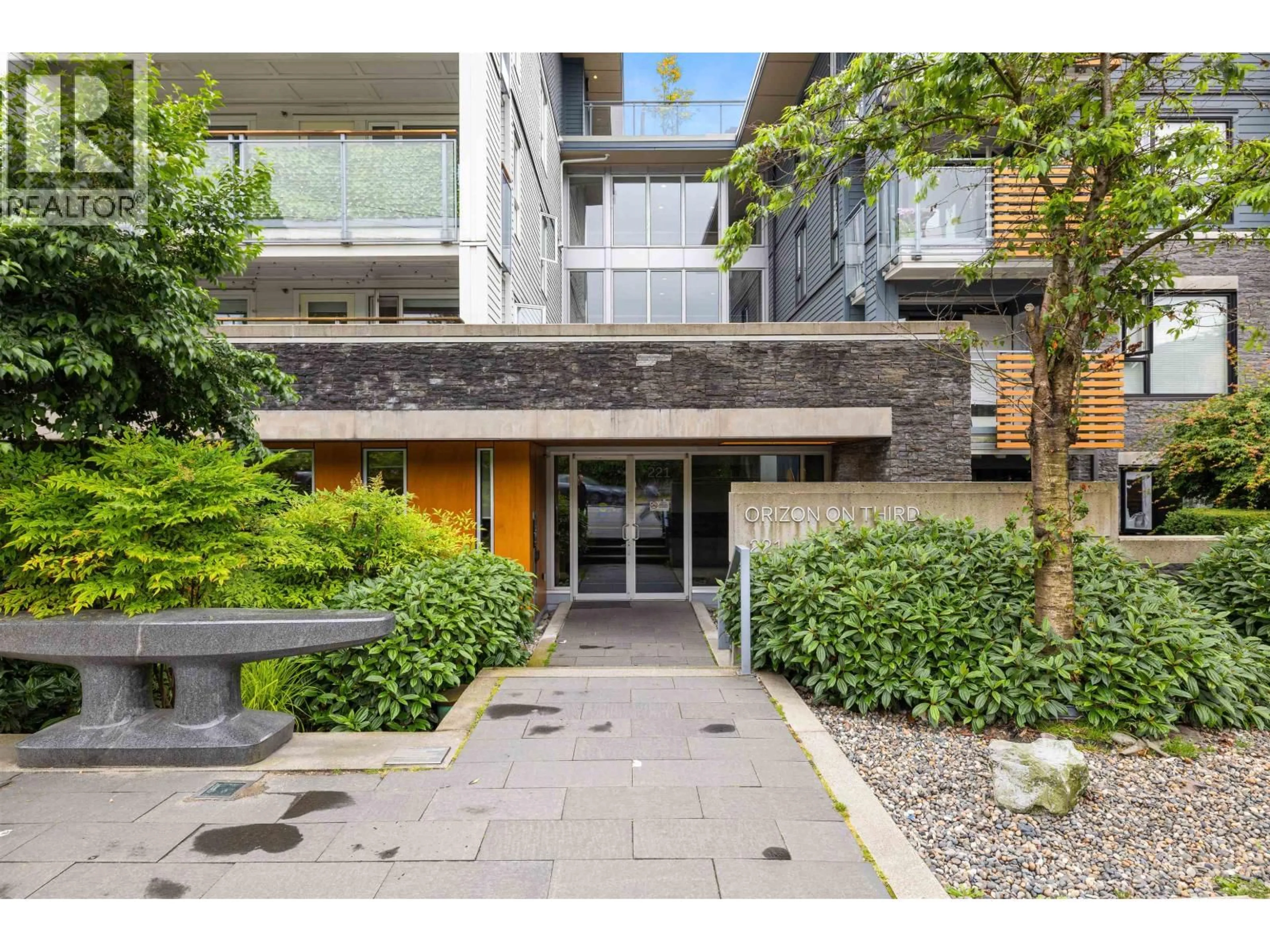 Indoor foyer for 318 - 221 3RD STREET, North Vancouver British Columbia V7L0C1