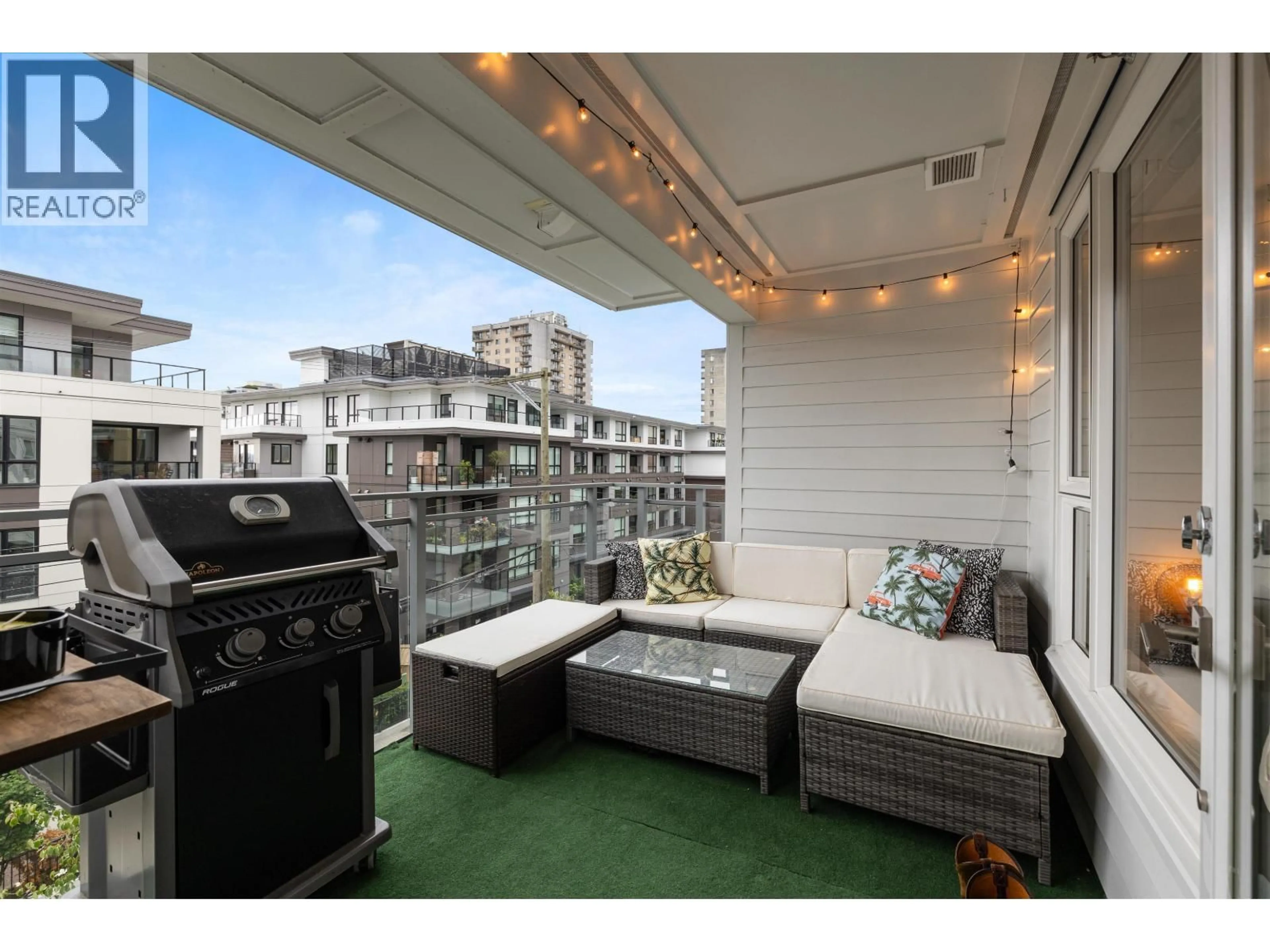 Patio, unknown for 318 - 221 3RD STREET, North Vancouver British Columbia V7L0C1