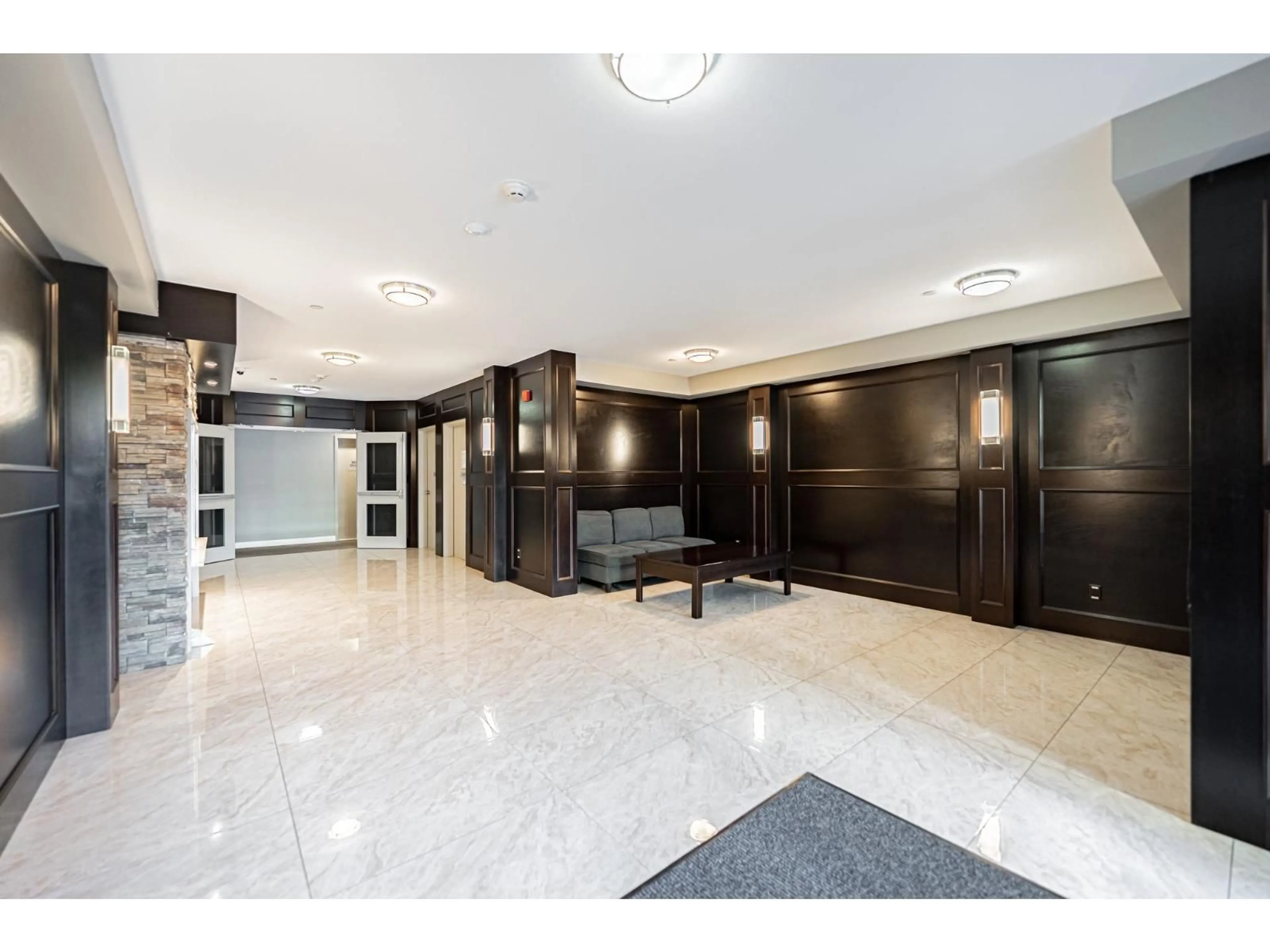 Indoor foyer for 101 - 8561 203A, Langley British Columbia V2Y3L7