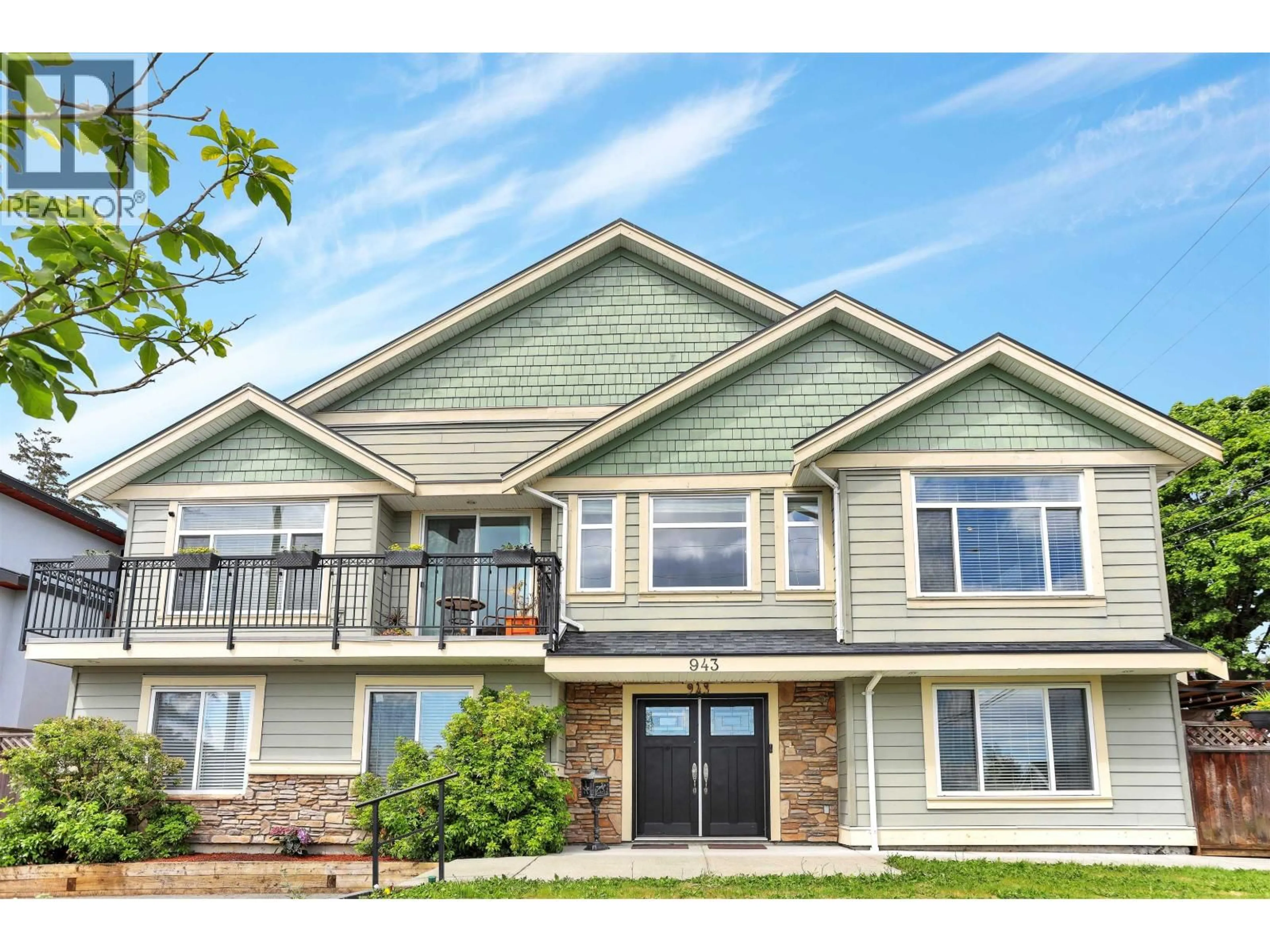 Home with vinyl exterior material, unknown for 943 HARRIS AVENUE, Coquitlam British Columbia V3K1S2