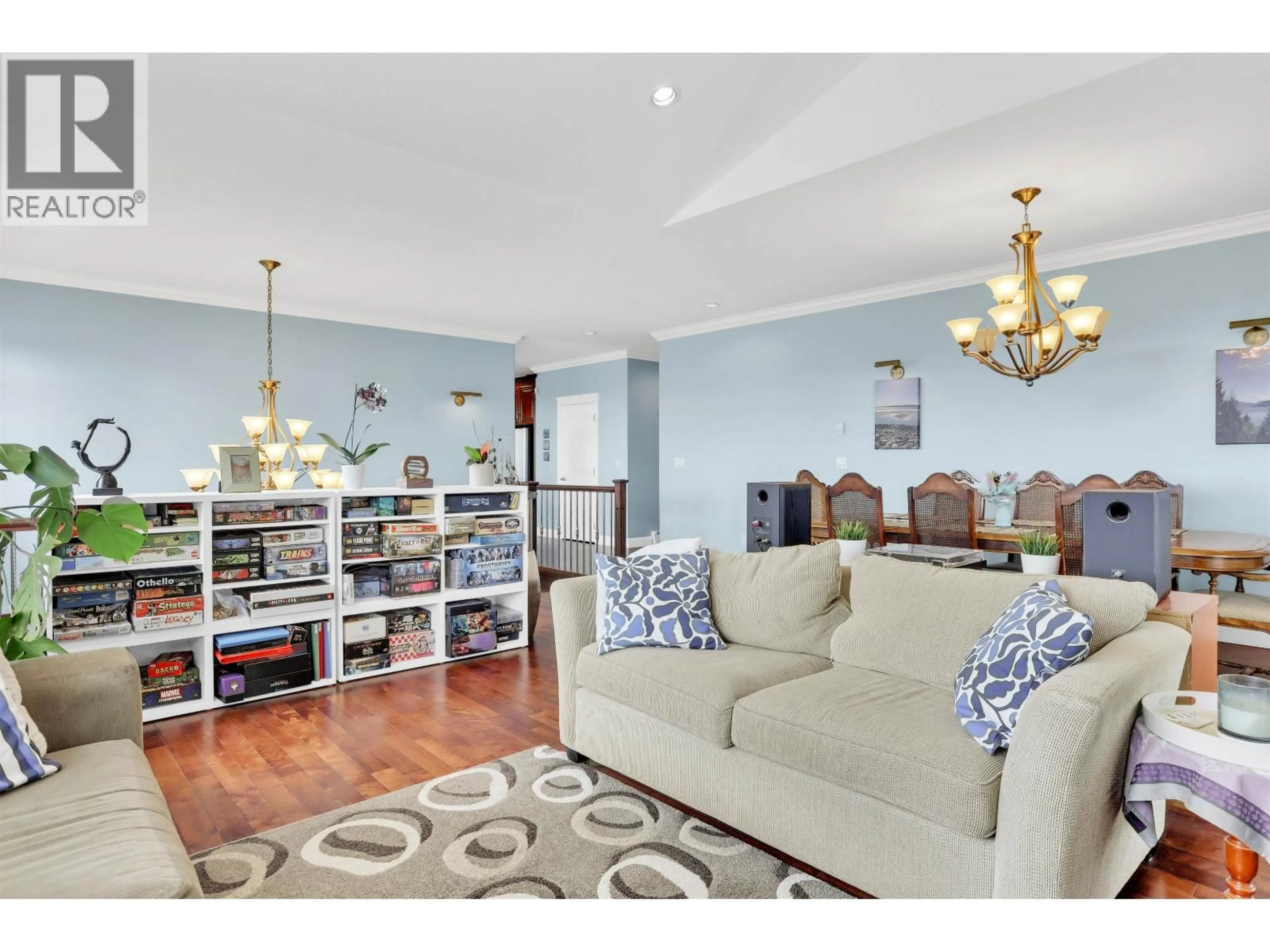 Living room with furniture, unknown for 943 HARRIS AVENUE, Coquitlam British Columbia V3K1S2